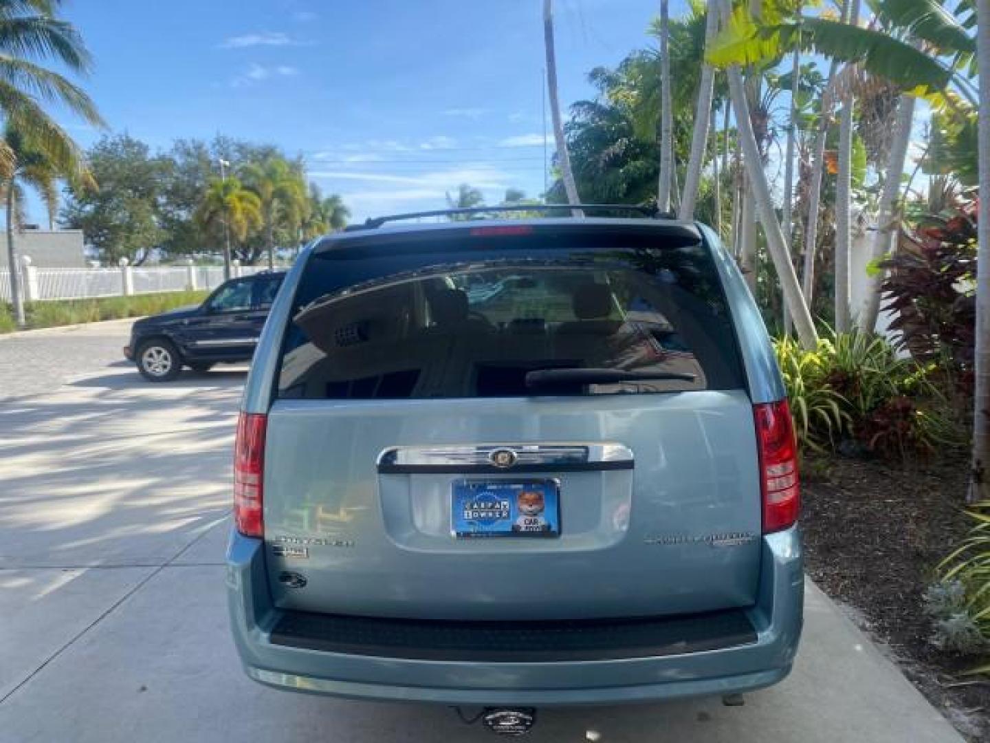 2010 Clearwater Blue Pearl /Medium pebble beige/cream Chrysler Town and Country LXI LOW MILES 77705 FL (2A4RR4DE6AR) with an 3.3L OHV SMPI V6 Engine engine, Automatic transmission, located at 4701 North Dixie Hwy, Pompano Beach, FL, 33064, (954) 422-2889, 26.240938, -80.123474 - OUR WEBPAGE FLORIDACARS1.COM HAS OVER 100 PHOTOS AND FREE CARFAX LINK 2010 CHRYSLER TOWN AND COUNTRY LXI VIN: 2A4RR4DE6AR116900 2 A 4 R R 4 D E 6 A R 1 1 6 9 0 0 VAN 3.3L V6 F OHV 12V GASOLINE 24 MPG FRONT WHEEL DRIVE Features ABS Brakes Air Conditioning AM/FM Stereo Automatic Transmission Auxiliary - Photo#92
