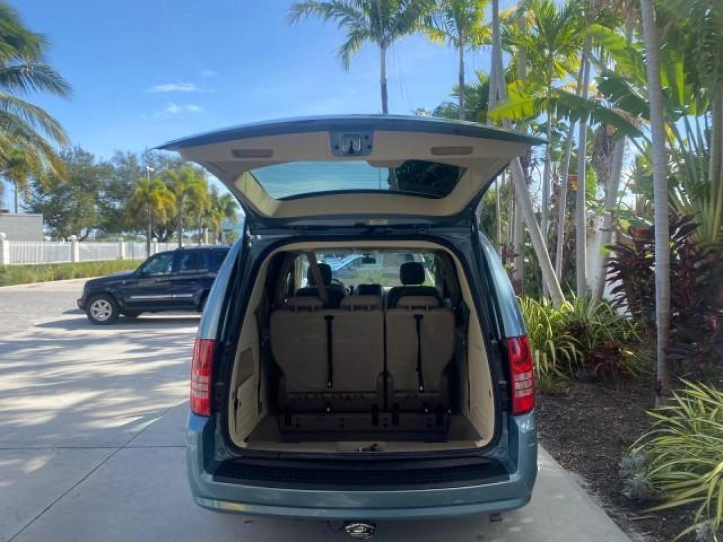 2010 Clearwater Blue Pearl /Medium pebble beige/cream Chrysler Town and Country LXI LOW MILES 77705 FL (2A4RR4DE6AR) with an 3.3L OHV SMPI V6 Engine engine, Automatic transmission, located at 4701 North Dixie Hwy, Pompano Beach, FL, 33064, (954) 422-2889, 26.240938, -80.123474 - OUR WEBPAGE FLORIDACARS1.COM HAS OVER 100 PHOTOS AND FREE CARFAX LINK 2010 CHRYSLER TOWN AND COUNTRY LXI VIN: 2A4RR4DE6AR116900 2 A 4 R R 4 D E 6 A R 1 1 6 9 0 0 VAN 3.3L V6 F OHV 12V GASOLINE 24 MPG FRONT WHEEL DRIVE Features ABS Brakes Air Conditioning AM/FM Stereo Automatic Transmission Auxiliary - Photo#97