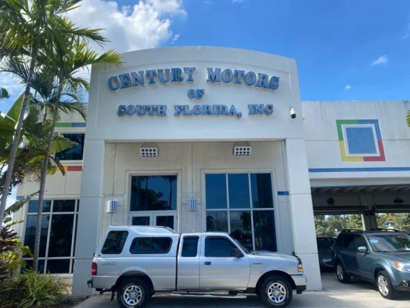 2011 Silver Metallic /Medium Dark Flint Ford Ranger XLT LOW MILES 69,782 4WD (1FTLR4FEXBP) with an 4.0L SOHC V6 Engine engine, Automatic transmission, located at 4701 North Dixie Hwy, Pompano Beach, FL, 33064, (954) 422-2889, 26.240938, -80.123474 - OUR WEBPAGE FLORIDACARS1.COM HAS OVER 100 PHOTOS AND FREE CARFAX LINK 2011 FORD RANGER XLT 4 DOOR 4 WHEEL DRIVE LEER CAMPER TOP FIBER GLASS ICE COLD A/C VIN: 1FTLR4FEXBPA23552 1 F T L R 4 F E X B P A 2 3 5 5 2 4 DOOR EXTENDED CAB PICKUP 4.0L V6 F SOHC 16V GASOLINE 19 MPG REAR WHEEL DRIVE W/ 4X4 Feat - Photo#0