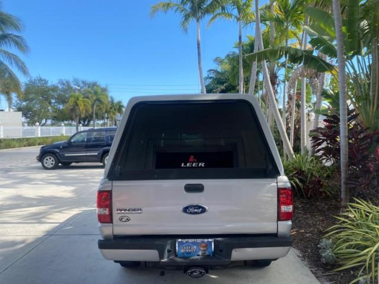 2011 Silver Metallic /Medium Dark Flint Ford Ranger XLT LOW MILES 69,782 4WD (1FTLR4FEXBP) with an 4.0L SOHC V6 Engine engine, Automatic transmission, located at 4701 North Dixie Hwy, Pompano Beach, FL, 33064, (954) 422-2889, 26.240938, -80.123474 - OUR WEBPAGE FLORIDACARS1.COM HAS OVER 100 PHOTOS AND FREE CARFAX LINK 2011 FORD RANGER XLT 4 DOOR 4 WHEEL DRIVE LEER CAMPER TOP FIBER GLASS ICE COLD A/C VIN: 1FTLR4FEXBPA23552 1 F T L R 4 F E X B P A 2 3 5 5 2 4 DOOR EXTENDED CAB PICKUP 4.0L V6 F SOHC 16V GASOLINE 19 MPG REAR WHEEL DRIVE W/ 4X4 Feat - Photo#6