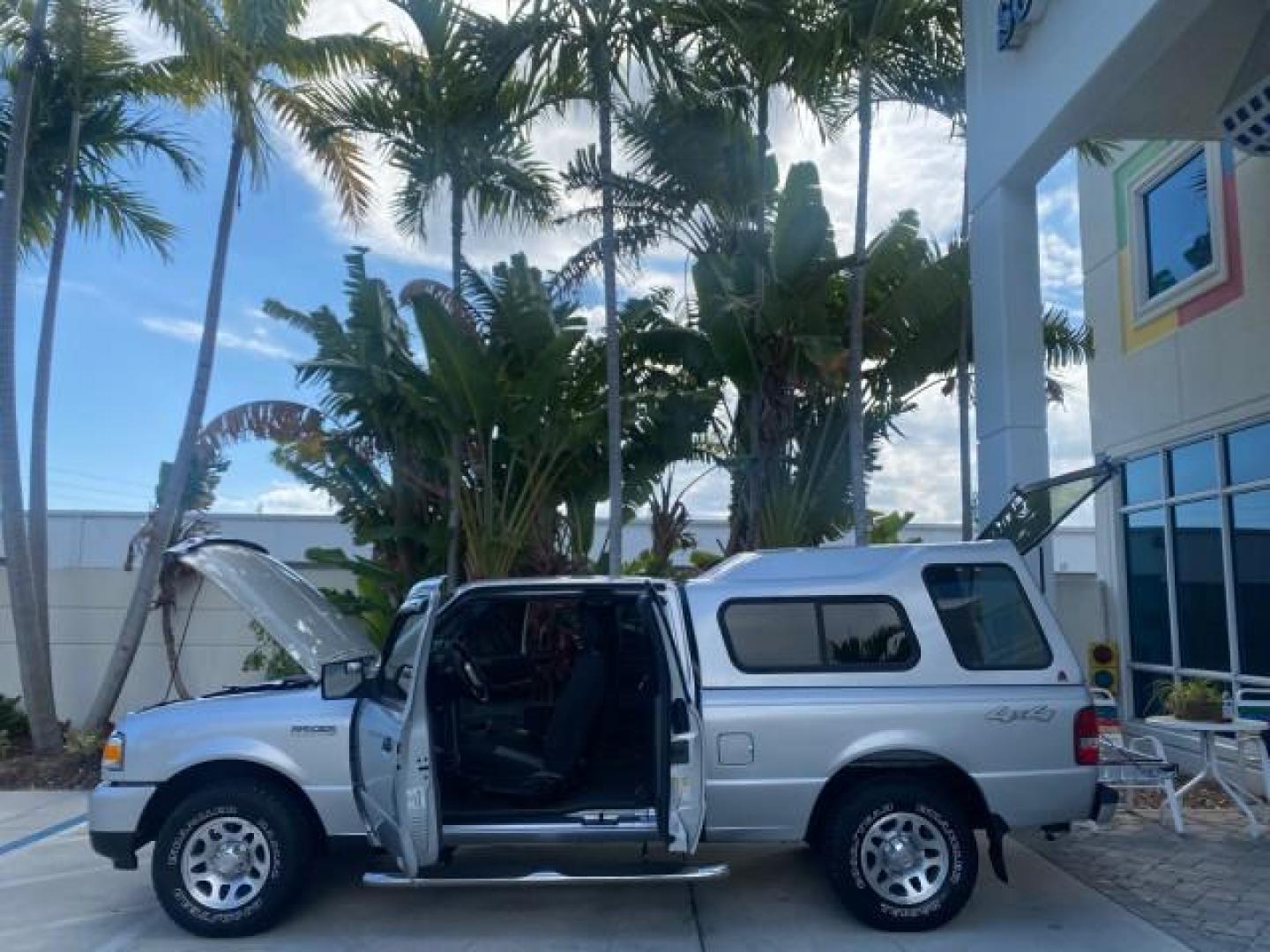 2011 Silver Metallic /Medium Dark Flint Ford Ranger XLT LOW MILES 69,782 4WD (1FTLR4FEXBP) with an 4.0L SOHC V6 Engine engine, Automatic transmission, located at 4701 North Dixie Hwy, Pompano Beach, FL, 33064, (954) 422-2889, 26.240938, -80.123474 - OUR WEBPAGE FLORIDACARS1.COM HAS OVER 100 PHOTOS AND FREE CARFAX LINK 2011 FORD RANGER XLT 4 DOOR 4 WHEEL DRIVE LEER CAMPER TOP FIBER GLASS ICE COLD A/C VIN: 1FTLR4FEXBPA23552 1 F T L R 4 F E X B P A 2 3 5 5 2 4 DOOR EXTENDED CAB PICKUP 4.0L V6 F SOHC 16V GASOLINE 19 MPG REAR WHEEL DRIVE W/ 4X4 Feat - Photo#8