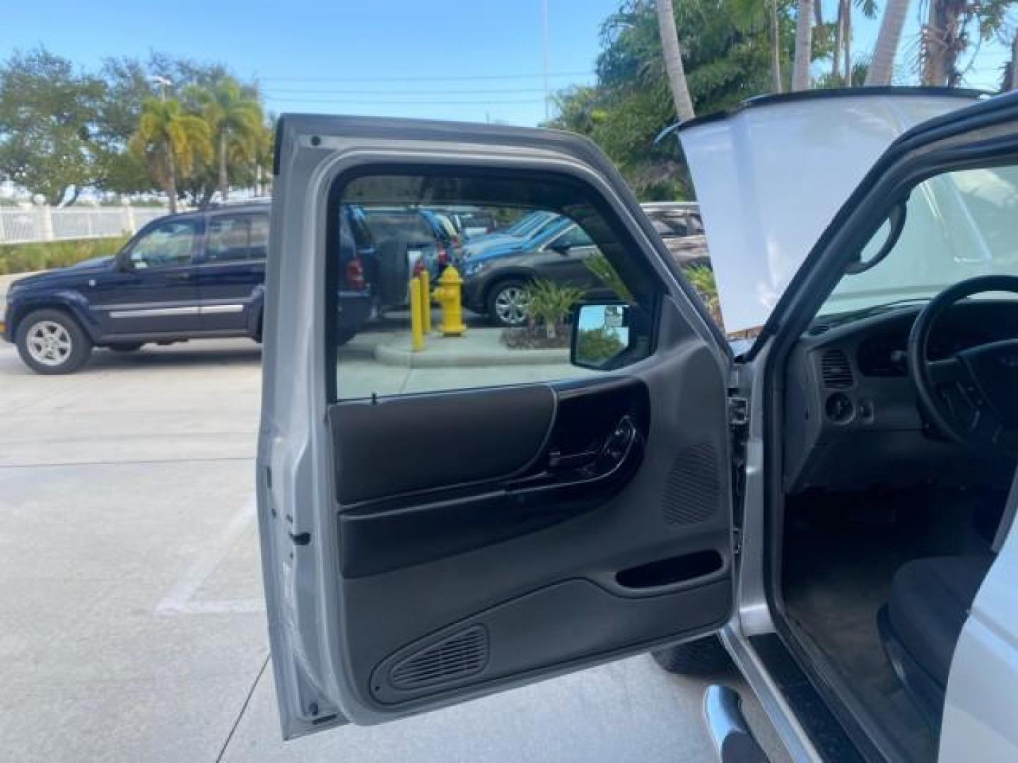 2011 Silver Metallic /Medium Dark Flint Ford Ranger XLT LOW MILES 69,782 4WD (1FTLR4FEXBP) with an 4.0L SOHC V6 Engine engine, Automatic transmission, located at 4701 North Dixie Hwy, Pompano Beach, FL, 33064, (954) 422-2889, 26.240938, -80.123474 - OUR WEBPAGE FLORIDACARS1.COM HAS OVER 100 PHOTOS AND FREE CARFAX LINK 2011 FORD RANGER XLT 4 DOOR 4 WHEEL DRIVE LEER CAMPER TOP FIBER GLASS ICE COLD A/C VIN: 1FTLR4FEXBPA23552 1 F T L R 4 F E X B P A 2 3 5 5 2 4 DOOR EXTENDED CAB PICKUP 4.0L V6 F SOHC 16V GASOLINE 19 MPG REAR WHEEL DRIVE W/ 4X4 Feat - Photo#9