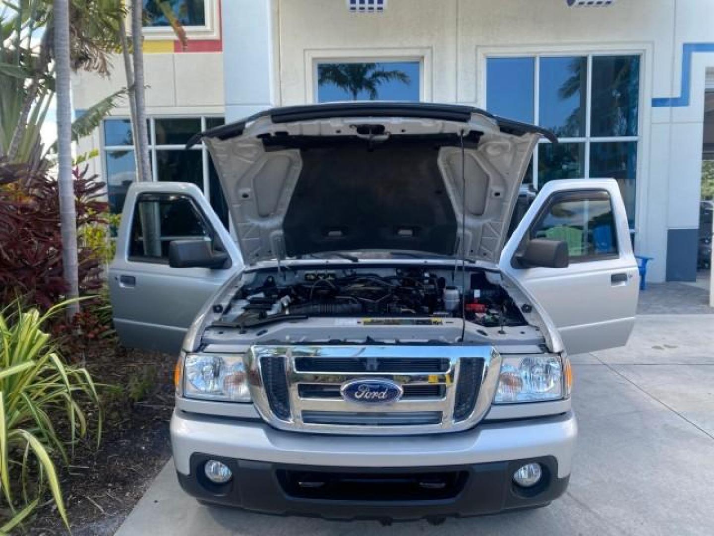 2011 Silver Metallic /Medium Dark Flint Ford Ranger XLT LOW MILES 69,782 4WD (1FTLR4FEXBP) with an 4.0L SOHC V6 Engine engine, Automatic transmission, located at 4701 North Dixie Hwy, Pompano Beach, FL, 33064, (954) 422-2889, 26.240938, -80.123474 - OUR WEBPAGE FLORIDACARS1.COM HAS OVER 100 PHOTOS AND FREE CARFAX LINK 2011 FORD RANGER XLT 4 DOOR 4 WHEEL DRIVE LEER CAMPER TOP FIBER GLASS ICE COLD A/C VIN: 1FTLR4FEXBPA23552 1 F T L R 4 F E X B P A 2 3 5 5 2 4 DOOR EXTENDED CAB PICKUP 4.0L V6 F SOHC 16V GASOLINE 19 MPG REAR WHEEL DRIVE W/ 4X4 Feat - Photo#17