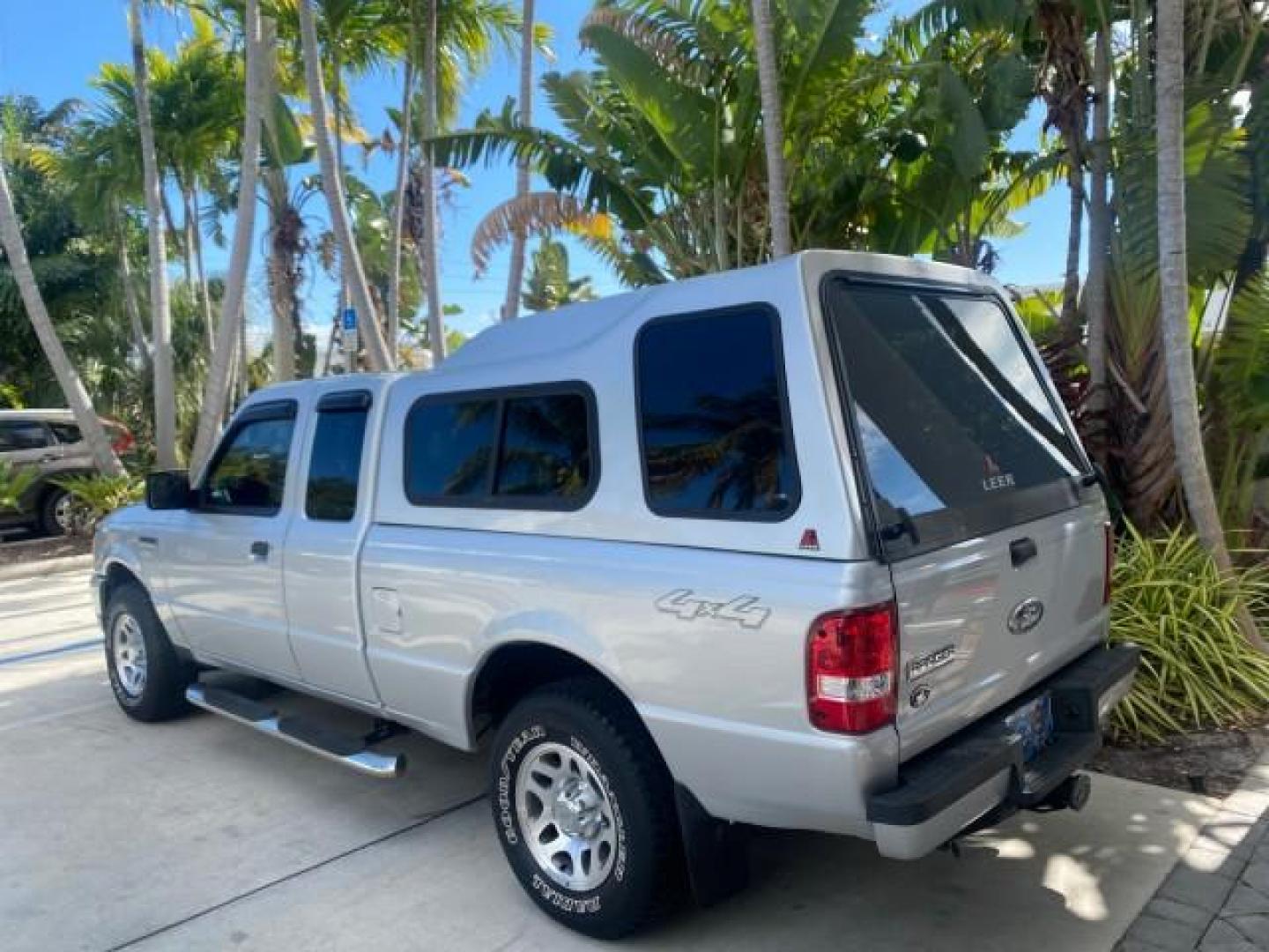 2011 Silver Metallic /Medium Dark Flint Ford Ranger XLT LOW MILES 69,782 4WD (1FTLR4FEXBP) with an 4.0L SOHC V6 Engine engine, Automatic transmission, located at 4701 North Dixie Hwy, Pompano Beach, FL, 33064, (954) 422-2889, 26.240938, -80.123474 - OUR WEBPAGE FLORIDACARS1.COM HAS OVER 100 PHOTOS AND FREE CARFAX LINK 2011 FORD RANGER XLT 4 DOOR 4 WHEEL DRIVE LEER CAMPER TOP FIBER GLASS ICE COLD A/C VIN: 1FTLR4FEXBPA23552 1 F T L R 4 F E X B P A 2 3 5 5 2 4 DOOR EXTENDED CAB PICKUP 4.0L V6 F SOHC 16V GASOLINE 19 MPG REAR WHEEL DRIVE W/ 4X4 Feat - Photo#34