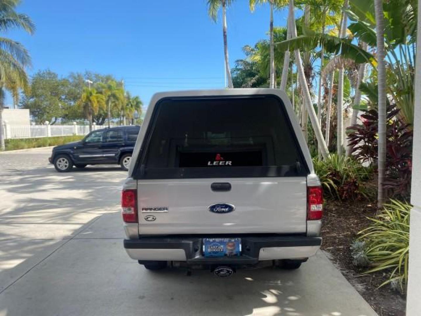 2011 Silver Metallic /Medium Dark Flint Ford Ranger XLT LOW MILES 69,782 4WD (1FTLR4FEXBP) with an 4.0L SOHC V6 Engine engine, Automatic transmission, located at 4701 North Dixie Hwy, Pompano Beach, FL, 33064, (954) 422-2889, 26.240938, -80.123474 - OUR WEBPAGE FLORIDACARS1.COM HAS OVER 100 PHOTOS AND FREE CARFAX LINK 2011 FORD RANGER XLT 4 DOOR 4 WHEEL DRIVE LEER CAMPER TOP FIBER GLASS ICE COLD A/C VIN: 1FTLR4FEXBPA23552 1 F T L R 4 F E X B P A 2 3 5 5 2 4 DOOR EXTENDED CAB PICKUP 4.0L V6 F SOHC 16V GASOLINE 19 MPG REAR WHEEL DRIVE W/ 4X4 Feat - Photo#35