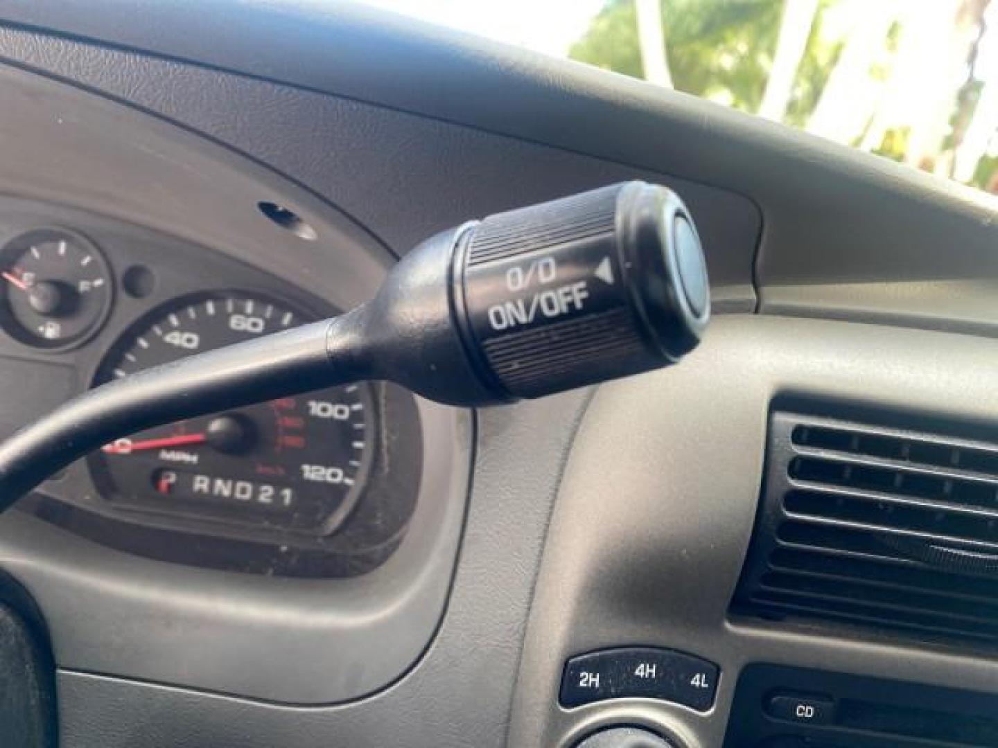 2011 Silver Metallic /Medium Dark Flint Ford Ranger XLT LOW MILES 69,782 4WD (1FTLR4FEXBP) with an 4.0L SOHC V6 Engine engine, Automatic transmission, located at 4701 North Dixie Hwy, Pompano Beach, FL, 33064, (954) 422-2889, 26.240938, -80.123474 - OUR WEBPAGE FLORIDACARS1.COM HAS OVER 100 PHOTOS AND FREE CARFAX LINK 2011 FORD RANGER XLT 4 DOOR 4 WHEEL DRIVE LEER CAMPER TOP FIBER GLASS ICE COLD A/C VIN: 1FTLR4FEXBPA23552 1 F T L R 4 F E X B P A 2 3 5 5 2 4 DOOR EXTENDED CAB PICKUP 4.0L V6 F SOHC 16V GASOLINE 19 MPG REAR WHEEL DRIVE W/ 4X4 Feat - Photo#57