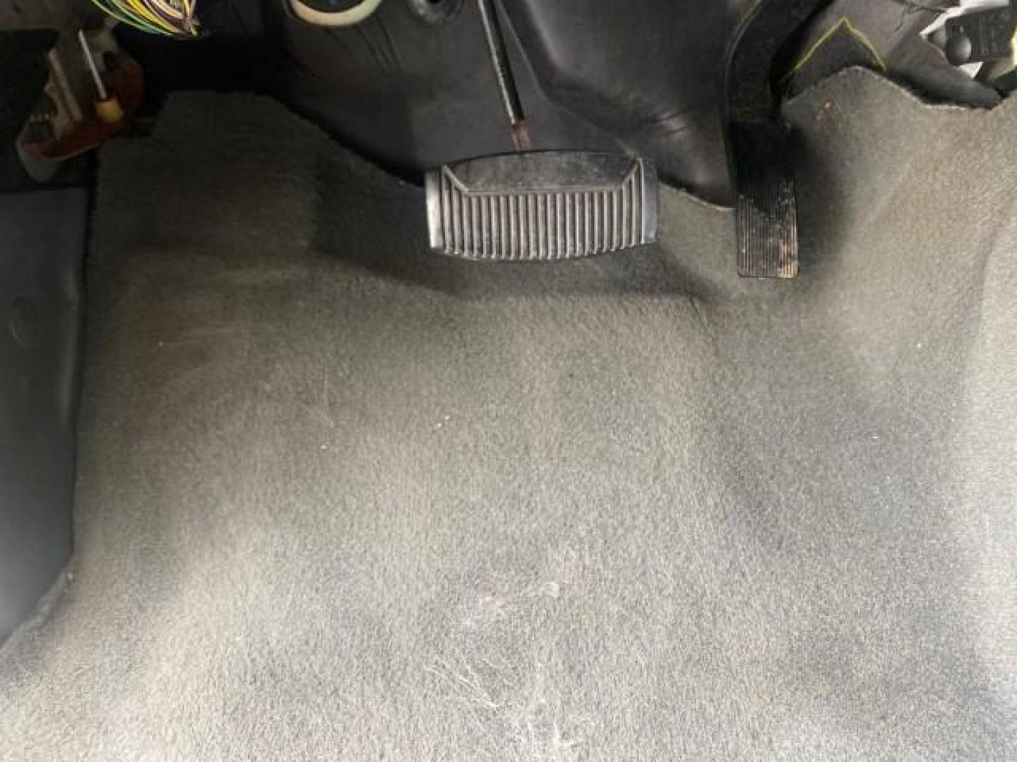 2011 Silver Metallic /Medium Dark Flint Ford Ranger XLT LOW MILES 69,782 4WD (1FTLR4FEXBP) with an 4.0L SOHC V6 Engine engine, Automatic transmission, located at 4701 North Dixie Hwy, Pompano Beach, FL, 33064, (954) 422-2889, 26.240938, -80.123474 - OUR WEBPAGE FLORIDACARS1.COM HAS OVER 100 PHOTOS AND FREE CARFAX LINK 2011 FORD RANGER XLT 4 DOOR 4 WHEEL DRIVE LEER CAMPER TOP FIBER GLASS ICE COLD A/C VIN: 1FTLR4FEXBPA23552 1 F T L R 4 F E X B P A 2 3 5 5 2 4 DOOR EXTENDED CAB PICKUP 4.0L V6 F SOHC 16V GASOLINE 19 MPG REAR WHEEL DRIVE W/ 4X4 Feat - Photo#59