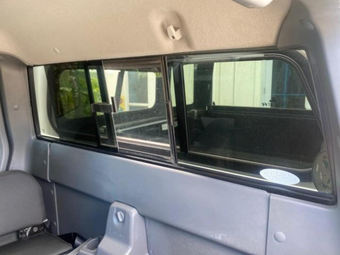 2011 Silver Metallic /Medium Dark Flint Ford Ranger XLT LOW MILES 69,782 4WD (1FTLR4FEXBP) with an 4.0L SOHC V6 Engine engine, Automatic transmission, located at 4701 North Dixie Hwy, Pompano Beach, FL, 33064, (954) 422-2889, 26.240938, -80.123474 - OUR WEBPAGE FLORIDACARS1.COM HAS OVER 100 PHOTOS AND FREE CARFAX LINK 2011 FORD RANGER XLT 4 DOOR 4 WHEEL DRIVE LEER CAMPER TOP FIBER GLASS ICE COLD A/C VIN: 1FTLR4FEXBPA23552 1 F T L R 4 F E X B P A 2 3 5 5 2 4 DOOR EXTENDED CAB PICKUP 4.0L V6 F SOHC 16V GASOLINE 19 MPG REAR WHEEL DRIVE W/ 4X4 Feat - Photo#81