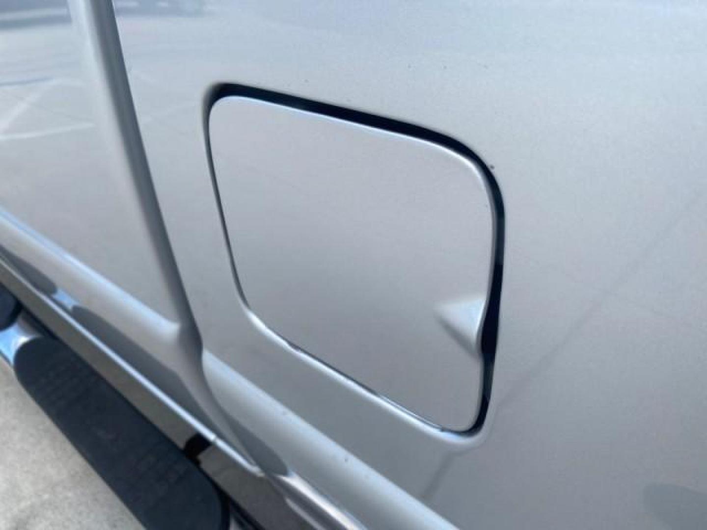 2011 Silver Metallic /Medium Dark Flint Ford Ranger XLT LOW MILES 69,782 4WD (1FTLR4FEXBP) with an 4.0L SOHC V6 Engine engine, Automatic transmission, located at 4701 North Dixie Hwy, Pompano Beach, FL, 33064, (954) 422-2889, 26.240938, -80.123474 - OUR WEBPAGE FLORIDACARS1.COM HAS OVER 100 PHOTOS AND FREE CARFAX LINK 2011 FORD RANGER XLT 4 DOOR 4 WHEEL DRIVE LEER CAMPER TOP FIBER GLASS ICE COLD A/C VIN: 1FTLR4FEXBPA23552 1 F T L R 4 F E X B P A 2 3 5 5 2 4 DOOR EXTENDED CAB PICKUP 4.0L V6 F SOHC 16V GASOLINE 19 MPG REAR WHEEL DRIVE W/ 4X4 Feat - Photo#83