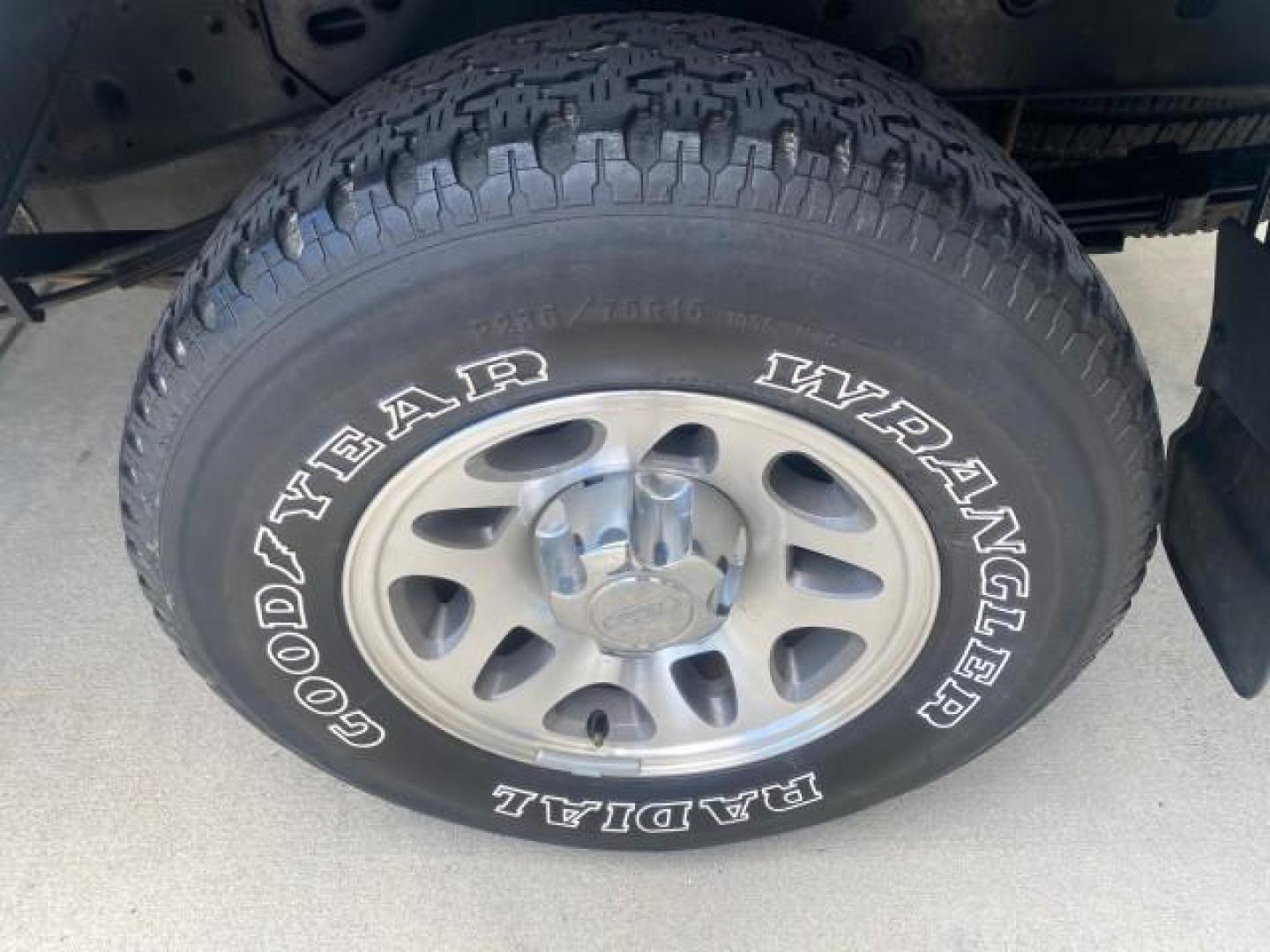 2011 Silver Metallic /Medium Dark Flint Ford Ranger XLT LOW MILES 69,782 4WD (1FTLR4FEXBP) with an 4.0L SOHC V6 Engine engine, Automatic transmission, located at 4701 North Dixie Hwy, Pompano Beach, FL, 33064, (954) 422-2889, 26.240938, -80.123474 - OUR WEBPAGE FLORIDACARS1.COM HAS OVER 100 PHOTOS AND FREE CARFAX LINK 2011 FORD RANGER XLT 4 DOOR 4 WHEEL DRIVE LEER CAMPER TOP FIBER GLASS ICE COLD A/C VIN: 1FTLR4FEXBPA23552 1 F T L R 4 F E X B P A 2 3 5 5 2 4 DOOR EXTENDED CAB PICKUP 4.0L V6 F SOHC 16V GASOLINE 19 MPG REAR WHEEL DRIVE W/ 4X4 Feat - Photo#85