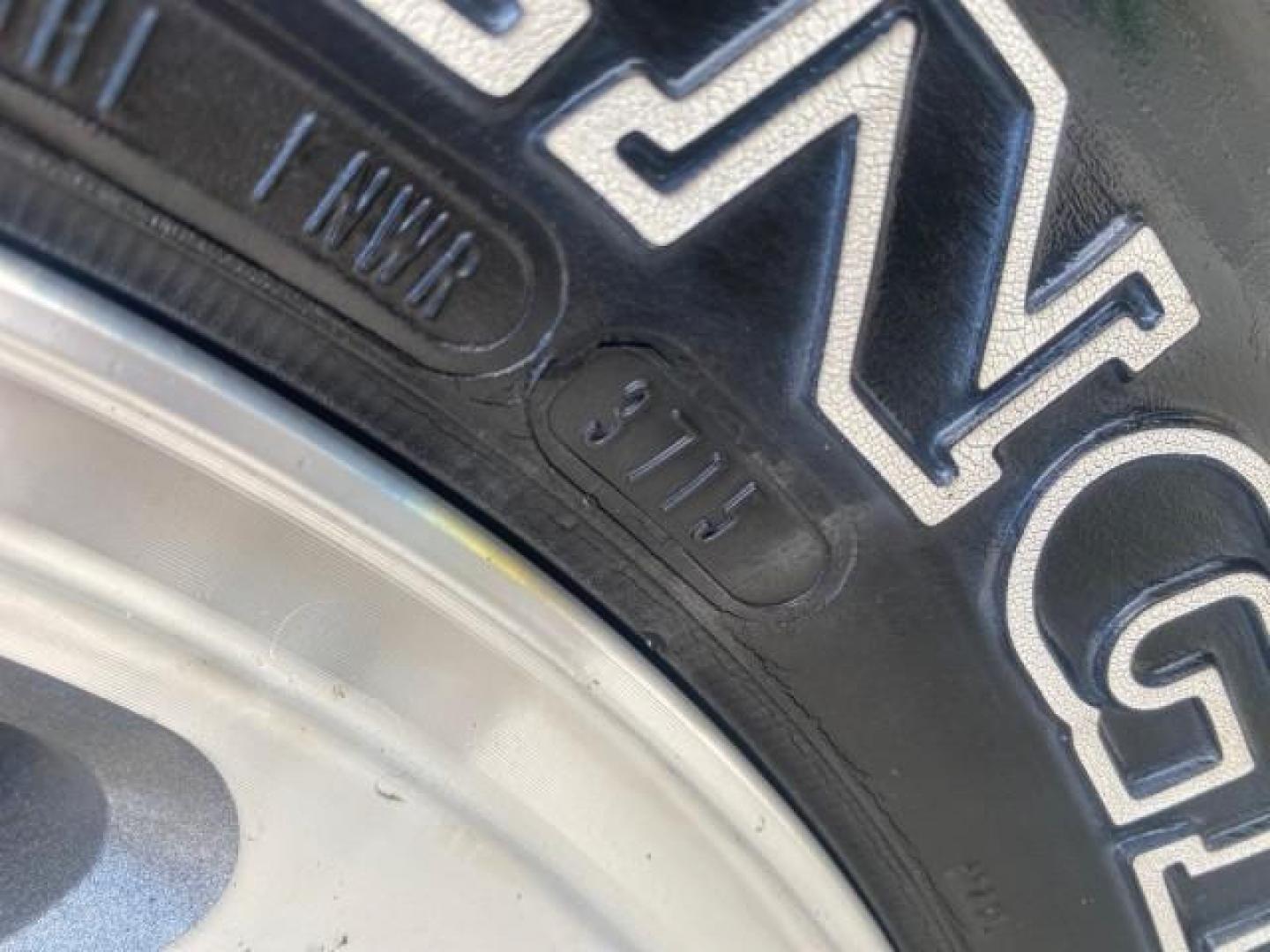 2011 Silver Metallic /Medium Dark Flint Ford Ranger XLT LOW MILES 69,782 4WD (1FTLR4FEXBP) with an 4.0L SOHC V6 Engine engine, Automatic transmission, located at 4701 North Dixie Hwy, Pompano Beach, FL, 33064, (954) 422-2889, 26.240938, -80.123474 - OUR WEBPAGE FLORIDACARS1.COM HAS OVER 100 PHOTOS AND FREE CARFAX LINK 2011 FORD RANGER XLT 4 DOOR 4 WHEEL DRIVE LEER CAMPER TOP FIBER GLASS ICE COLD A/C VIN: 1FTLR4FEXBPA23552 1 F T L R 4 F E X B P A 2 3 5 5 2 4 DOOR EXTENDED CAB PICKUP 4.0L V6 F SOHC 16V GASOLINE 19 MPG REAR WHEEL DRIVE W/ 4X4 Feat - Photo#87