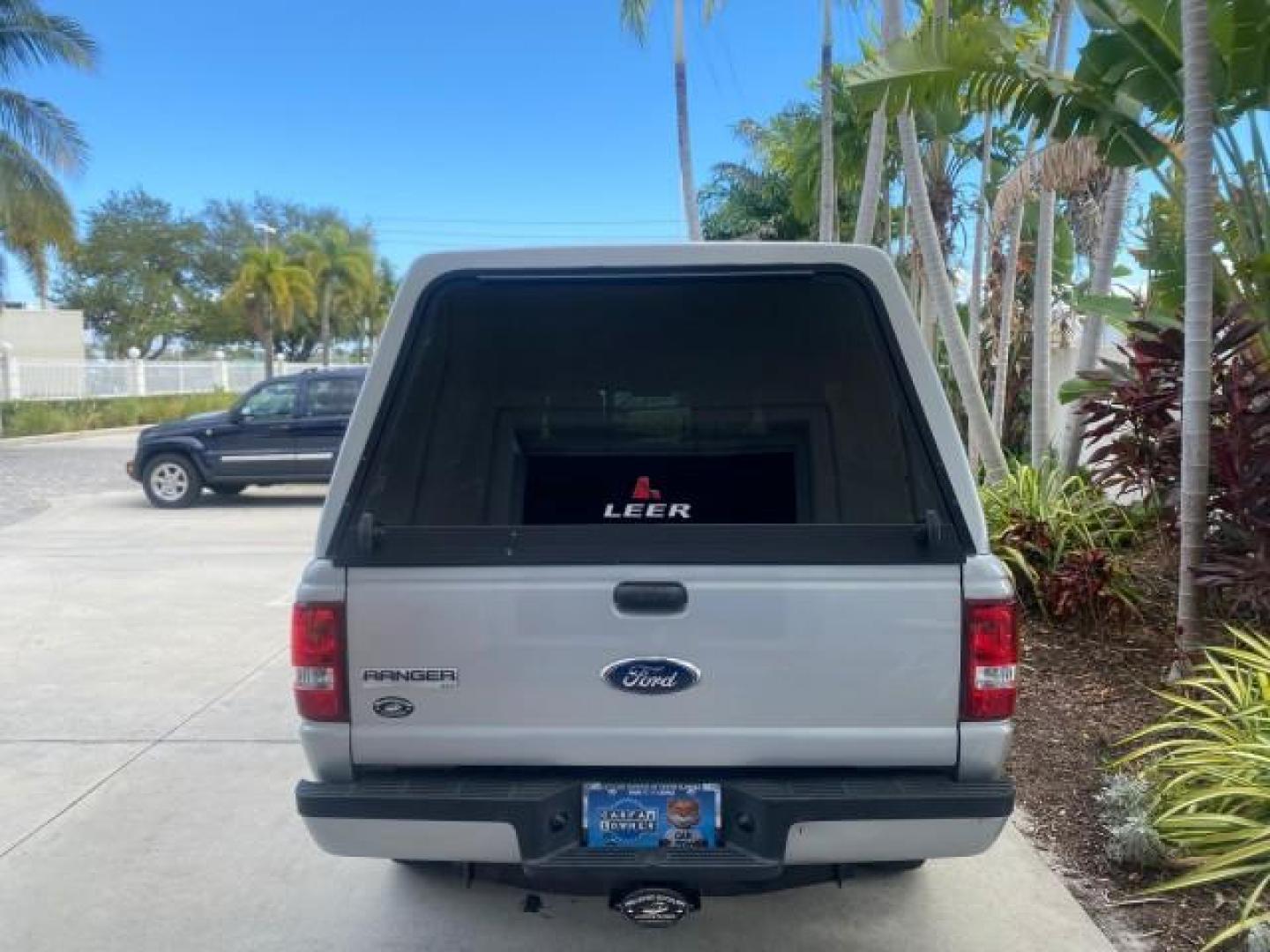 2011 Silver Metallic /Medium Dark Flint Ford Ranger XLT LOW MILES 69,782 4WD (1FTLR4FEXBP) with an 4.0L SOHC V6 Engine engine, Automatic transmission, located at 4701 North Dixie Hwy, Pompano Beach, FL, 33064, (954) 422-2889, 26.240938, -80.123474 - OUR WEBPAGE FLORIDACARS1.COM HAS OVER 100 PHOTOS AND FREE CARFAX LINK 2011 FORD RANGER XLT 4 DOOR 4 WHEEL DRIVE LEER CAMPER TOP FIBER GLASS ICE COLD A/C VIN: 1FTLR4FEXBPA23552 1 F T L R 4 F E X B P A 2 3 5 5 2 4 DOOR EXTENDED CAB PICKUP 4.0L V6 F SOHC 16V GASOLINE 19 MPG REAR WHEEL DRIVE W/ 4X4 Feat - Photo#92