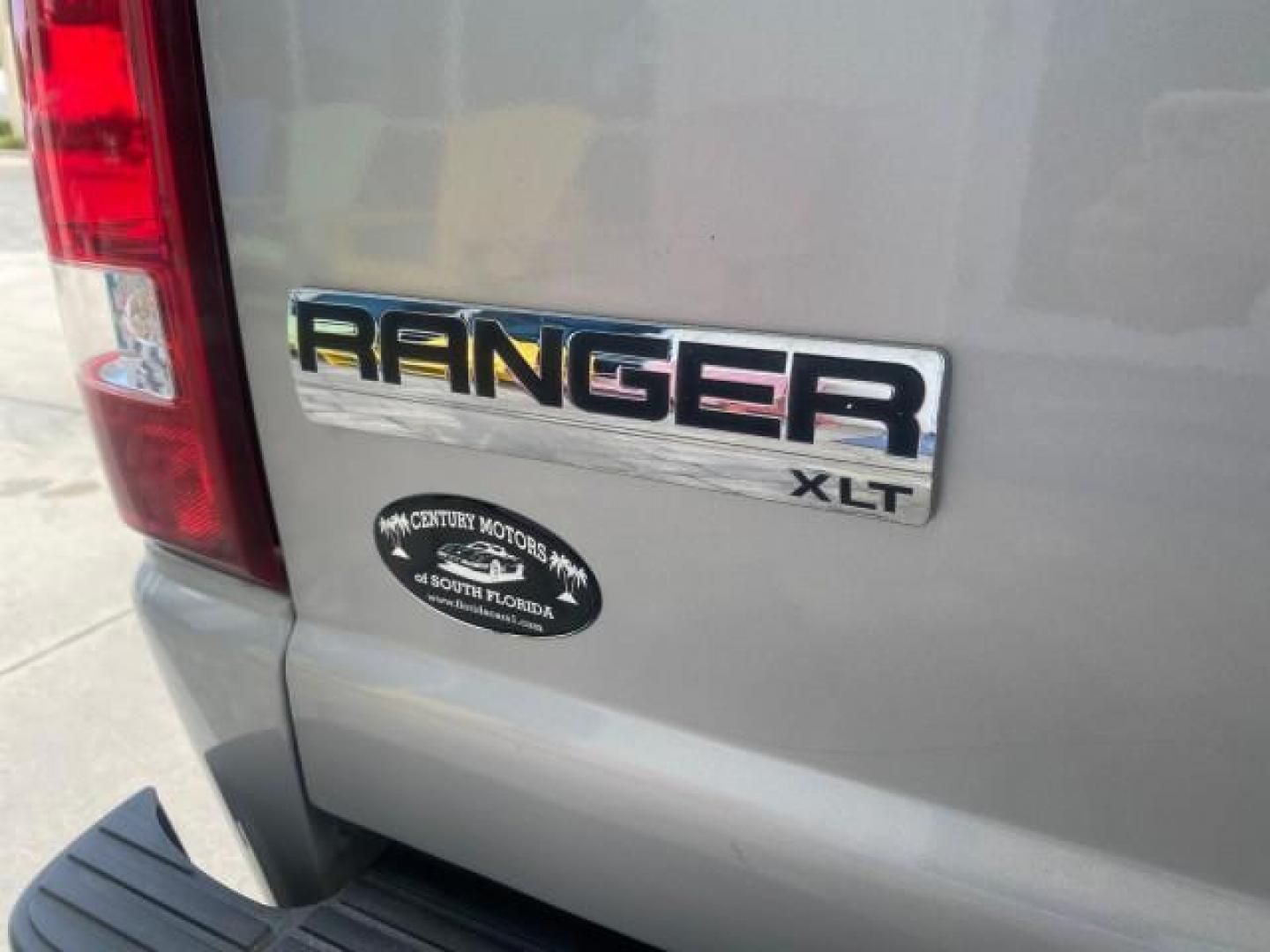 2011 Silver Metallic /Medium Dark Flint Ford Ranger XLT LOW MILES 69,782 4WD (1FTLR4FEXBP) with an 4.0L SOHC V6 Engine engine, Automatic transmission, located at 4701 North Dixie Hwy, Pompano Beach, FL, 33064, (954) 422-2889, 26.240938, -80.123474 - OUR WEBPAGE FLORIDACARS1.COM HAS OVER 100 PHOTOS AND FREE CARFAX LINK 2011 FORD RANGER XLT 4 DOOR 4 WHEEL DRIVE LEER CAMPER TOP FIBER GLASS ICE COLD A/C VIN: 1FTLR4FEXBPA23552 1 F T L R 4 F E X B P A 2 3 5 5 2 4 DOOR EXTENDED CAB PICKUP 4.0L V6 F SOHC 16V GASOLINE 19 MPG REAR WHEEL DRIVE W/ 4X4 Feat - Photo#94