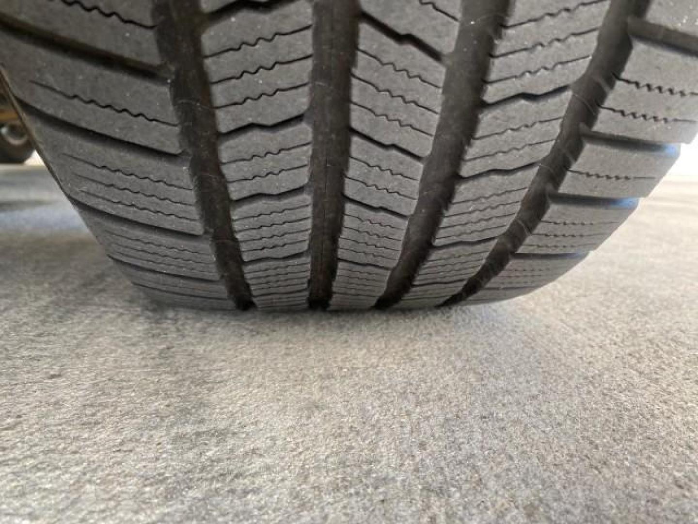 2009 Gold Mist Metallic /Light Titanium GMC Acadia SLT2 LOW MILES LEATHER SUV (1GKER33D89J) with an 3.6L SIDI V6 Engine engine, Automatic transmission, located at 4701 North Dixie Hwy, Pompano Beach, FL, 33064, (954) 422-2889, 26.240938, -80.123474 - OUR WEBPAGE FLORIDACARS1.COM HAS OVER 100 PHOTOS AND FREE CARFAX LINK 2009 GMC ACADIA SLT-2 LEATHER 3RD ROW SUNROOF LOW MILES VIN: 1GKER33D89J136397 1 G K E R 3 3 D 8 9 J 1 3 6 3 9 7 4 DOOR WAGON/SPORT UTILITY 3.6L V6 F DOHC 24V GASOLINE 24 MPG FRONT WHEEL DRIVE Features ABS Brakes Air Conditioning - Photo#20