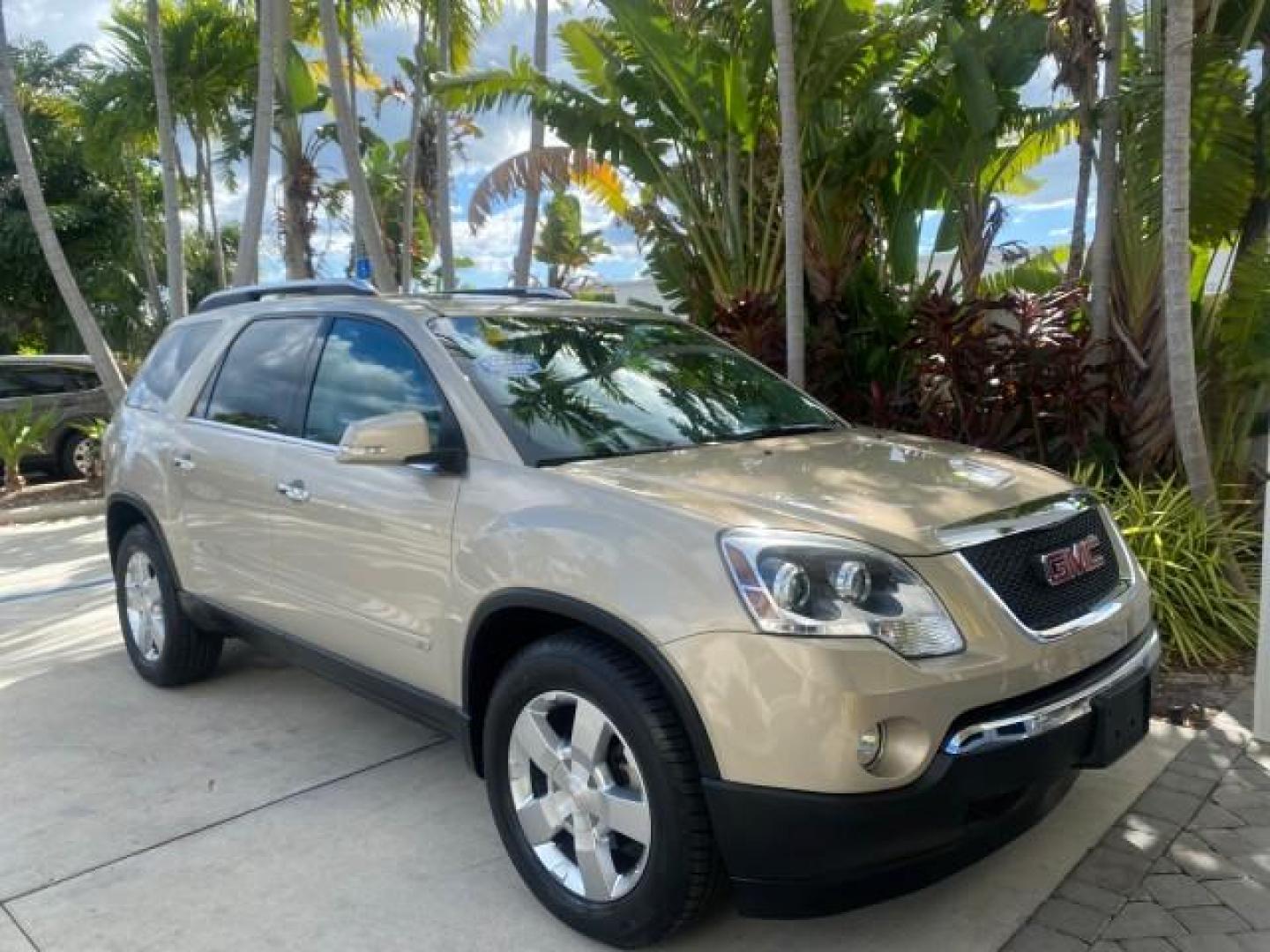 2009 Gold Mist Metallic /Light Titanium GMC Acadia SLT2 LOW MILES LEATHER SUV (1GKER33D89J) with an 3.6L SIDI V6 Engine engine, Automatic transmission, located at 4701 North Dixie Hwy, Pompano Beach, FL, 33064, (954) 422-2889, 26.240938, -80.123474 - OUR WEBPAGE FLORIDACARS1.COM HAS OVER 100 PHOTOS AND FREE CARFAX LINK 2009 GMC ACADIA SLT-2 LEATHER 3RD ROW SUNROOF LOW MILES VIN: 1GKER33D89J136397 1 G K E R 3 3 D 8 9 J 1 3 6 3 9 7 4 DOOR WAGON/SPORT UTILITY 3.6L V6 F DOHC 24V GASOLINE 24 MPG FRONT WHEEL DRIVE Features ABS Brakes Air Conditioning - Photo#24
