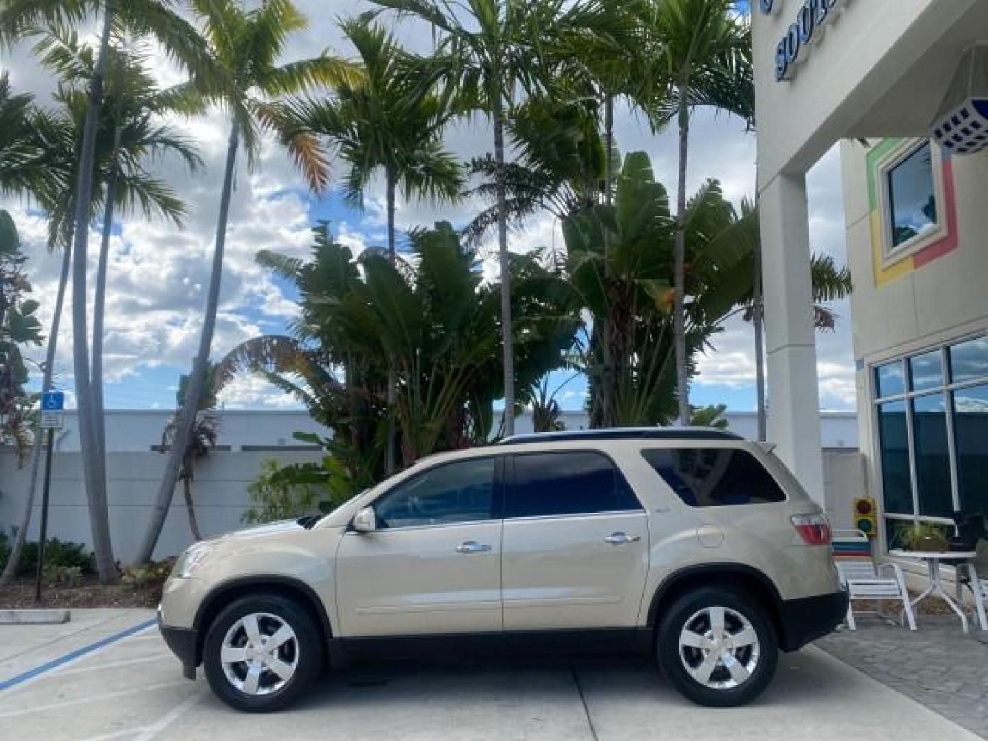 2009 Gold Mist Metallic /Light Titanium GMC Acadia SLT2 LOW MILES LEATHER SUV (1GKER33D89J) with an 3.6L SIDI V6 Engine engine, Automatic transmission, located at 4701 North Dixie Hwy, Pompano Beach, FL, 33064, (954) 422-2889, 26.240938, -80.123474 - OUR WEBPAGE FLORIDACARS1.COM HAS OVER 100 PHOTOS AND FREE CARFAX LINK 2009 GMC ACADIA SLT-2 LEATHER 3RD ROW SUNROOF LOW MILES VIN: 1GKER33D89J136397 1 G K E R 3 3 D 8 9 J 1 3 6 3 9 7 4 DOOR WAGON/SPORT UTILITY 3.6L V6 F DOHC 24V GASOLINE 24 MPG FRONT WHEEL DRIVE Features ABS Brakes Air Conditioning - Photo#31
