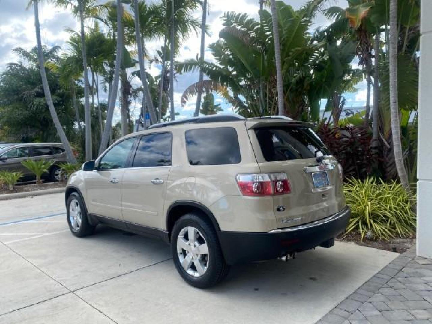 2009 Gold Mist Metallic /Light Titanium GMC Acadia SLT2 LOW MILES LEATHER SUV (1GKER33D89J) with an 3.6L SIDI V6 Engine engine, Automatic transmission, located at 4701 North Dixie Hwy, Pompano Beach, FL, 33064, (954) 422-2889, 26.240938, -80.123474 - OUR WEBPAGE FLORIDACARS1.COM HAS OVER 100 PHOTOS AND FREE CARFAX LINK 2009 GMC ACADIA SLT-2 LEATHER 3RD ROW SUNROOF LOW MILES VIN: 1GKER33D89J136397 1 G K E R 3 3 D 8 9 J 1 3 6 3 9 7 4 DOOR WAGON/SPORT UTILITY 3.6L V6 F DOHC 24V GASOLINE 24 MPG FRONT WHEEL DRIVE Features ABS Brakes Air Conditioning - Photo#33