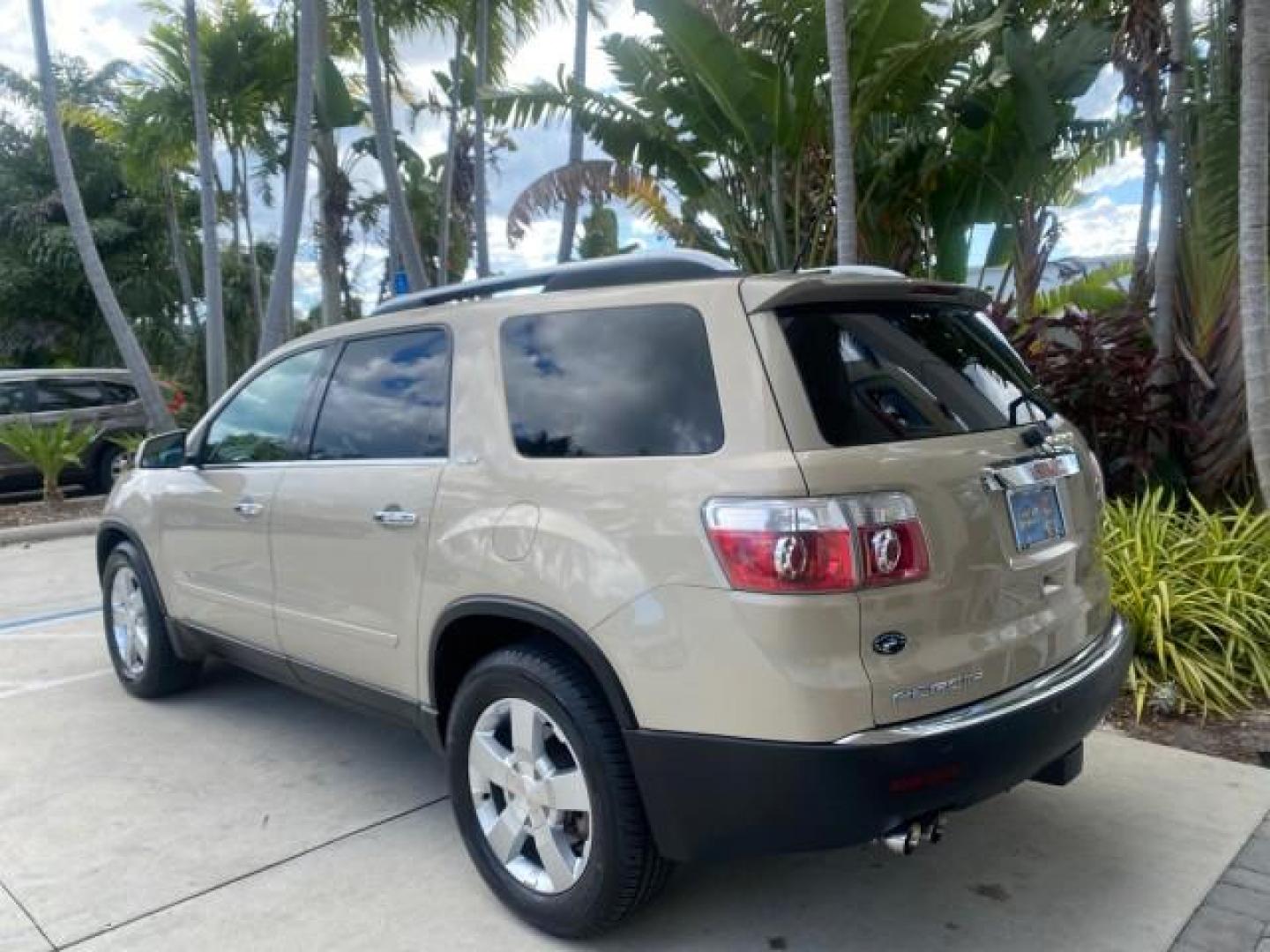2009 Gold Mist Metallic /Light Titanium GMC Acadia SLT2 LOW MILES LEATHER SUV (1GKER33D89J) with an 3.6L SIDI V6 Engine engine, Automatic transmission, located at 4701 North Dixie Hwy, Pompano Beach, FL, 33064, (954) 422-2889, 26.240938, -80.123474 - OUR WEBPAGE FLORIDACARS1.COM HAS OVER 100 PHOTOS AND FREE CARFAX LINK 2009 GMC ACADIA SLT-2 LEATHER 3RD ROW SUNROOF LOW MILES VIN: 1GKER33D89J136397 1 G K E R 3 3 D 8 9 J 1 3 6 3 9 7 4 DOOR WAGON/SPORT UTILITY 3.6L V6 F DOHC 24V GASOLINE 24 MPG FRONT WHEEL DRIVE Features ABS Brakes Air Conditioning - Photo#34