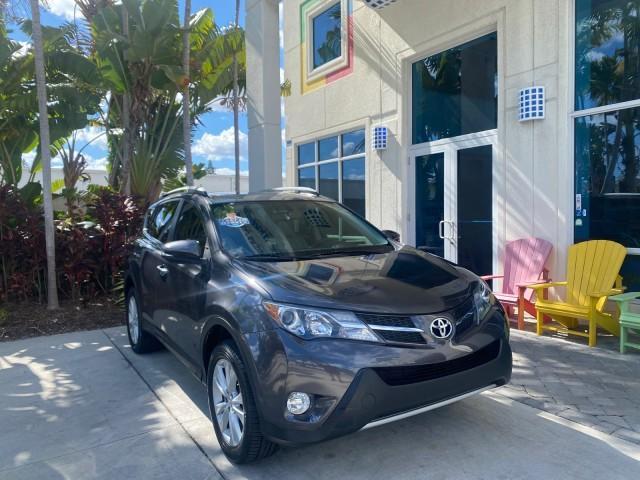 2013 Magnetic Gray Metallic /Ash Toyota RAV4 Limited LOW MILES 41,052 1 OWNER (2T3YFREVXDW) with an 2.5L DOHC SFI 16-Valve I4 Engine engine, Automatic transmission, located at 4701 North Dixie Hwy, Pompano Beach, FL, 33064, (954) 422-2889, 26.240938, -80.123474 - OUR WEBPAGE FLORIDACARS1.COM HAS OVER 100 PHOTOS AND FREE CARFAX LINK 2013 TOYOTA RAV4 LIMITED LEATHER SUNROOF THIS IS THE MOST LOADED RAV4 WE'VE EVER LISTED VIN: 2T3YFREVXDW067801 2 T 3 Y F R E V X D W 0 6 7 8 0 1 4 DOOR WAGON/SPORT UTILITY 2.5L I4 F DOHC 16V GASOLINE 31 MPG FRONT WHEEL DRIVE Featu - Photo#1