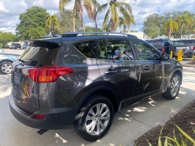 2013 Magnetic Gray Metallic /Ash Toyota RAV4 Limited LOW MILES 41,052 1 OWNER (2T3YFREVXDW) with an 2.5L DOHC SFI 16-Valve I4 Engine engine, Automatic transmission, located at 4701 North Dixie Hwy, Pompano Beach, FL, 33064, (954) 422-2889, 26.240938, -80.123474 - OUR WEBPAGE FLORIDACARS1.COM HAS OVER 100 PHOTOS AND FREE CARFAX LINK 2013 TOYOTA RAV4 LIMITED LEATHER SUNROOF THIS IS THE MOST LOADED RAV4 WE'VE EVER LISTED VIN: 2T3YFREVXDW067801 2 T 3 Y F R E V X D W 0 6 7 8 0 1 4 DOOR WAGON/SPORT UTILITY 2.5L I4 F DOHC 16V GASOLINE 31 MPG FRONT WHEEL DRIVE Featu - Photo#7