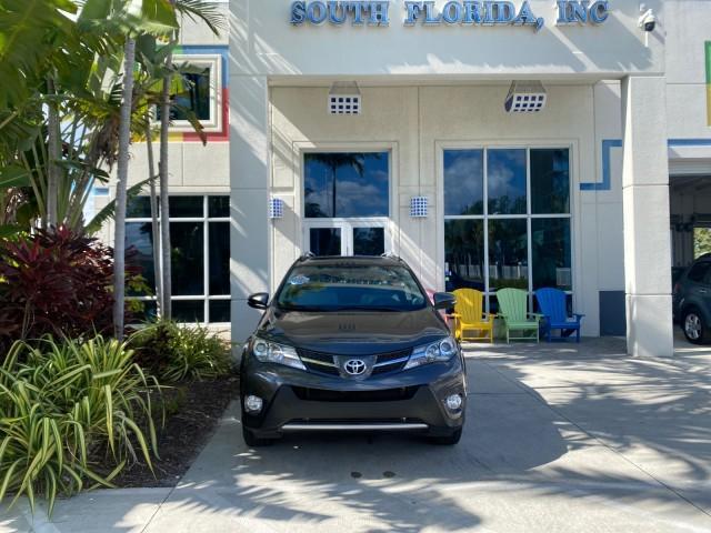2013 Magnetic Gray Metallic /Ash Toyota RAV4 Limited LOW MILES 41,052 1 OWNER (2T3YFREVXDW) with an 2.5L DOHC SFI 16-Valve I4 Engine engine, Automatic transmission, located at 4701 North Dixie Hwy, Pompano Beach, FL, 33064, (954) 422-2889, 26.240938, -80.123474 - OUR WEBPAGE FLORIDACARS1.COM HAS OVER 100 PHOTOS AND FREE CARFAX LINK 2013 TOYOTA RAV4 LIMITED LEATHER SUNROOF THIS IS THE MOST LOADED RAV4 WE'VE EVER LISTED VIN: 2T3YFREVXDW067801 2 T 3 Y F R E V X D W 0 6 7 8 0 1 4 DOOR WAGON/SPORT UTILITY 2.5L I4 F DOHC 16V GASOLINE 31 MPG FRONT WHEEL DRIVE Featu - Photo#27