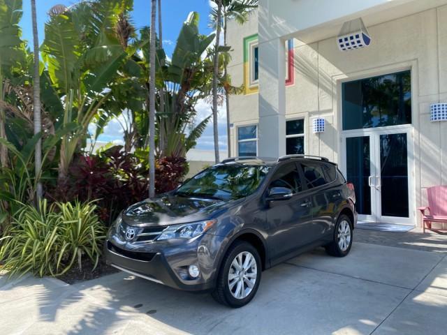 2013 Magnetic Gray Metallic /Ash Toyota RAV4 Limited LOW MILES 41,052 1 OWNER (2T3YFREVXDW) with an 2.5L DOHC SFI 16-Valve I4 Engine engine, Automatic transmission, located at 4701 North Dixie Hwy, Pompano Beach, FL, 33064, (954) 422-2889, 26.240938, -80.123474 - OUR WEBPAGE FLORIDACARS1.COM HAS OVER 100 PHOTOS AND FREE CARFAX LINK 2013 TOYOTA RAV4 LIMITED LEATHER SUNROOF THIS IS THE MOST LOADED RAV4 WE'VE EVER LISTED VIN: 2T3YFREVXDW067801 2 T 3 Y F R E V X D W 0 6 7 8 0 1 4 DOOR WAGON/SPORT UTILITY 2.5L I4 F DOHC 16V GASOLINE 31 MPG FRONT WHEEL DRIVE Featu - Photo#29