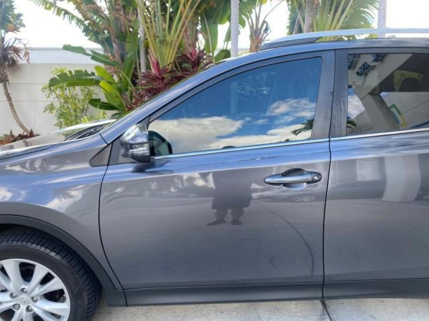 2013 Magnetic Gray Metallic /Ash Toyota RAV4 Limited LOW MILES 41,052 1 OWNER (2T3YFREVXDW) with an 2.5L DOHC SFI 16-Valve I4 Engine engine, Automatic transmission, located at 4701 North Dixie Hwy, Pompano Beach, FL, 33064, (954) 422-2889, 26.240938, -80.123474 - OUR WEBPAGE FLORIDACARS1.COM HAS OVER 100 PHOTOS AND FREE CARFAX LINK 2013 TOYOTA RAV4 LIMITED LEATHER SUNROOF THIS IS THE MOST LOADED RAV4 WE'VE EVER LISTED VIN: 2T3YFREVXDW067801 2 T 3 Y F R E V X D W 0 6 7 8 0 1 4 DOOR WAGON/SPORT UTILITY 2.5L I4 F DOHC 16V GASOLINE 31 MPG FRONT WHEEL DRIVE Featu - Photo#37