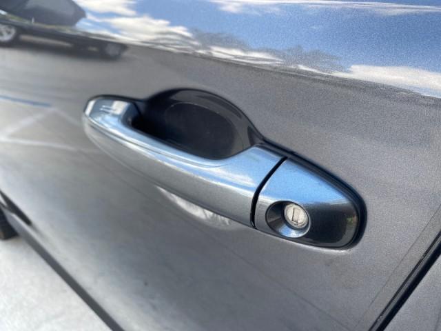 2013 Magnetic Gray Metallic /Ash Toyota RAV4 Limited LOW MILES 41,052 1 OWNER (2T3YFREVXDW) with an 2.5L DOHC SFI 16-Valve I4 Engine engine, Automatic transmission, located at 4701 North Dixie Hwy, Pompano Beach, FL, 33064, (954) 422-2889, 26.240938, -80.123474 - OUR WEBPAGE FLORIDACARS1.COM HAS OVER 100 PHOTOS AND FREE CARFAX LINK 2013 TOYOTA RAV4 LIMITED LEATHER SUNROOF THIS IS THE MOST LOADED RAV4 WE'VE EVER LISTED VIN: 2T3YFREVXDW067801 2 T 3 Y F R E V X D W 0 6 7 8 0 1 4 DOOR WAGON/SPORT UTILITY 2.5L I4 F DOHC 16V GASOLINE 31 MPG FRONT WHEEL DRIVE Featu - Photo#38