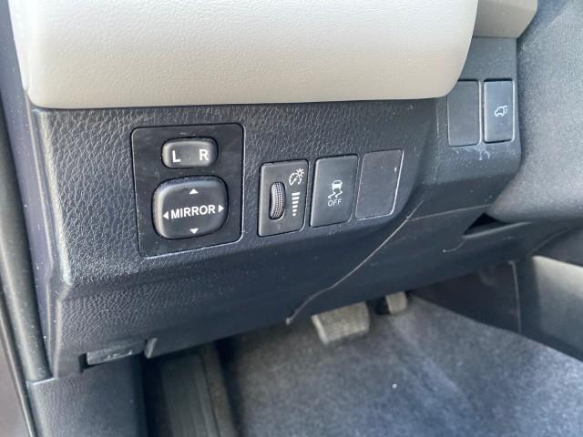 2013 Magnetic Gray Metallic /Ash Toyota RAV4 Limited LOW MILES 41,052 1 OWNER (2T3YFREVXDW) with an 2.5L DOHC SFI 16-Valve I4 Engine engine, Automatic transmission, located at 4701 North Dixie Hwy, Pompano Beach, FL, 33064, (954) 422-2889, 26.240938, -80.123474 - OUR WEBPAGE FLORIDACARS1.COM HAS OVER 100 PHOTOS AND FREE CARFAX LINK 2013 TOYOTA RAV4 LIMITED LEATHER SUNROOF THIS IS THE MOST LOADED RAV4 WE'VE EVER LISTED VIN: 2T3YFREVXDW067801 2 T 3 Y F R E V X D W 0 6 7 8 0 1 4 DOOR WAGON/SPORT UTILITY 2.5L I4 F DOHC 16V GASOLINE 31 MPG FRONT WHEEL DRIVE Featu - Photo#54