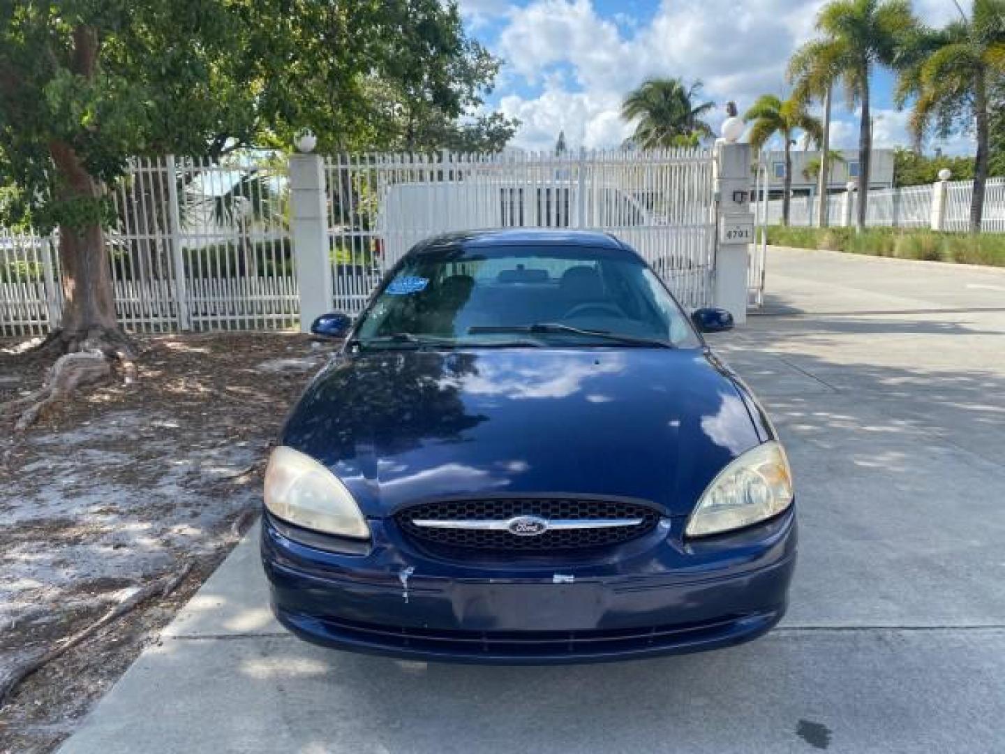 2000 Medium Royal Blue Metallic /Medium Graphite Ford Taurus SEL (1FAFP56S0YA) with an 3.0L DOHC SMPI 24-Valve V6 Duratec Engine engine, Automatic transmission, located at 4701 North Dixie Hwy, Pompano Beach, FL, 33064, (954) 422-2889, 26.240938, -80.123474 - OUR WEBPAGE FLORIDACARS1.COM HAS OVER 100 PHOTOS AND FREE CARFAX LINK 2000 FORD TAURUS SEL VIN: 1FAFP56S0YA125006 1 F A F P 5 6 S 0 Y A 1 2 5 0 0 6 SEDAN 4 DR 3.0L V6 F DOHC 24V GASOLINE 28 MPG FRONT WHEEL DRIVE Features ABS Brakes Air Conditioning Alloy Wheels AM/FM Stereo Automatic Transmission Au - Photo#2