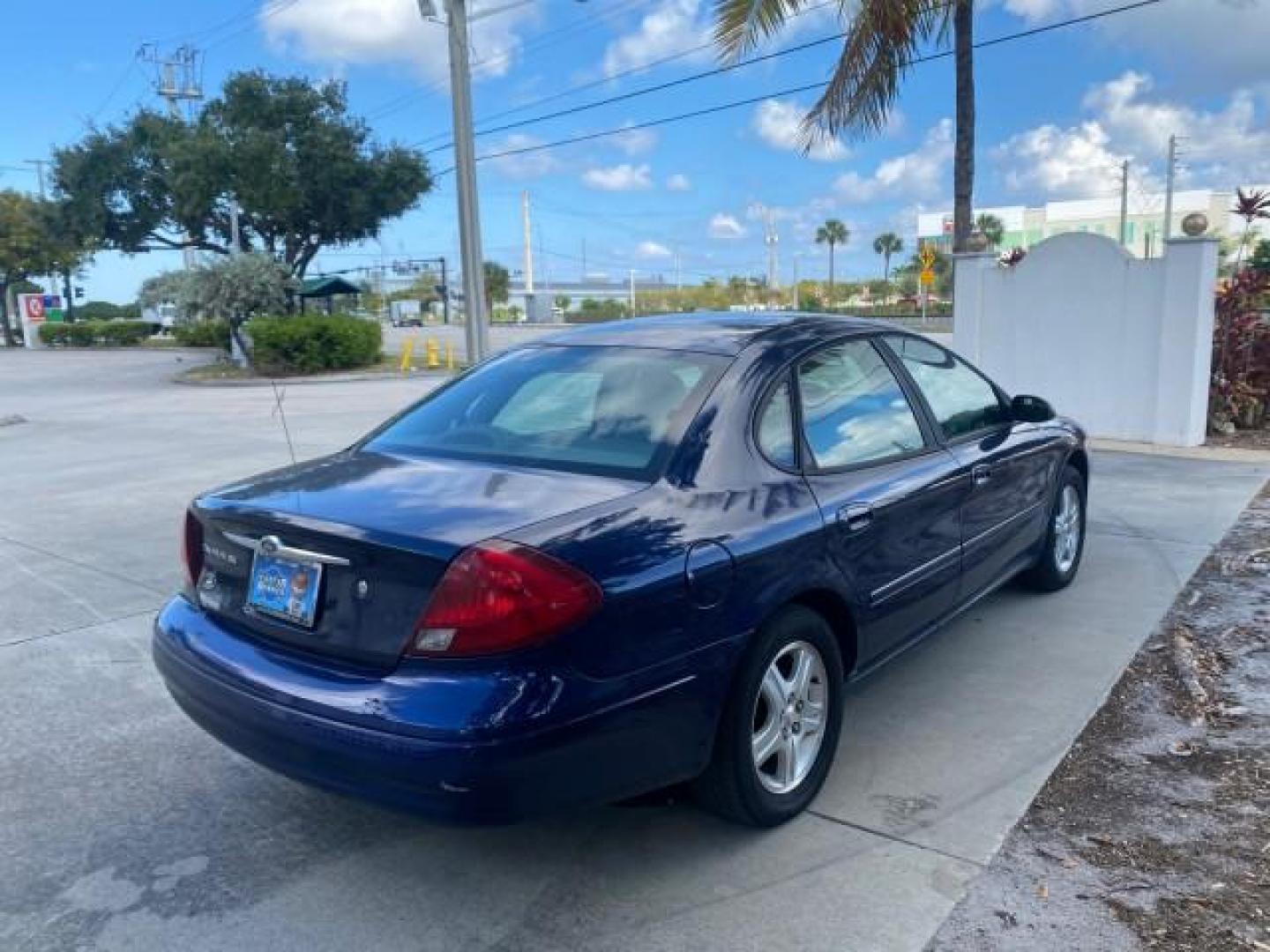 2000 Medium Royal Blue Metallic /Medium Graphite Ford Taurus SEL (1FAFP56S0YA) with an 3.0L DOHC SMPI 24-Valve V6 Duratec Engine engine, Automatic transmission, located at 4701 North Dixie Hwy, Pompano Beach, FL, 33064, (954) 422-2889, 26.240938, -80.123474 - OUR WEBPAGE FLORIDACARS1.COM HAS OVER 100 PHOTOS AND FREE CARFAX LINK 2000 FORD TAURUS SEL VIN: 1FAFP56S0YA125006 1 F A F P 5 6 S 0 Y A 1 2 5 0 0 6 SEDAN 4 DR 3.0L V6 F DOHC 24V GASOLINE 28 MPG FRONT WHEEL DRIVE Features ABS Brakes Air Conditioning Alloy Wheels AM/FM Stereo Automatic Transmission Au - Photo#7