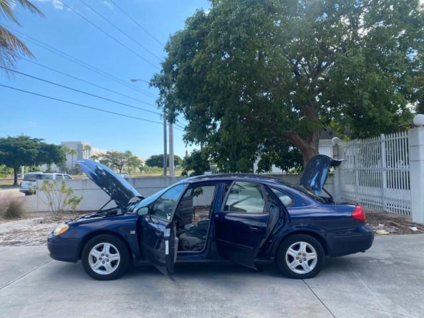 2000 Medium Royal Blue Metallic /Medium Graphite Ford Taurus SEL (1FAFP56S0YA) with an 3.0L DOHC SMPI 24-Valve V6 Duratec Engine engine, Automatic transmission, located at 4701 North Dixie Hwy, Pompano Beach, FL, 33064, (954) 422-2889, 26.240938, -80.123474 - OUR WEBPAGE FLORIDACARS1.COM HAS OVER 100 PHOTOS AND FREE CARFAX LINK 2000 FORD TAURUS SEL VIN: 1FAFP56S0YA125006 1 F A F P 5 6 S 0 Y A 1 2 5 0 0 6 SEDAN 4 DR 3.0L V6 F DOHC 24V GASOLINE 28 MPG FRONT WHEEL DRIVE Features ABS Brakes Air Conditioning Alloy Wheels AM/FM Stereo Automatic Transmission Au - Photo#8