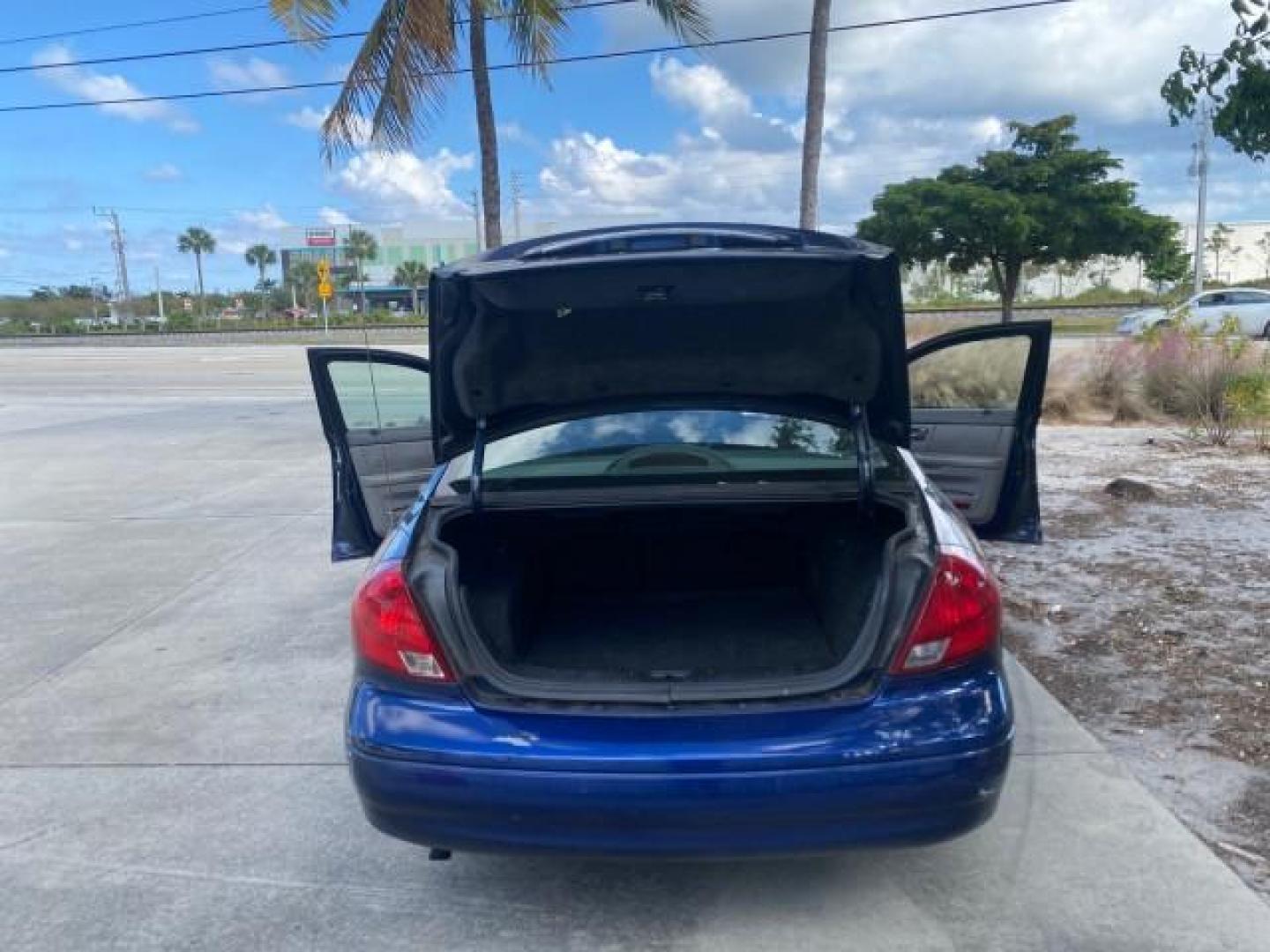 2000 Medium Royal Blue Metallic /Medium Graphite Ford Taurus SEL (1FAFP56S0YA) with an 3.0L DOHC SMPI 24-Valve V6 Duratec Engine engine, Automatic transmission, located at 4701 North Dixie Hwy, Pompano Beach, FL, 33064, (954) 422-2889, 26.240938, -80.123474 - OUR WEBPAGE FLORIDACARS1.COM HAS OVER 100 PHOTOS AND FREE CARFAX LINK 2000 FORD TAURUS SEL VIN: 1FAFP56S0YA125006 1 F A F P 5 6 S 0 Y A 1 2 5 0 0 6 SEDAN 4 DR 3.0L V6 F DOHC 24V GASOLINE 28 MPG FRONT WHEEL DRIVE Features ABS Brakes Air Conditioning Alloy Wheels AM/FM Stereo Automatic Transmission Au - Photo#15