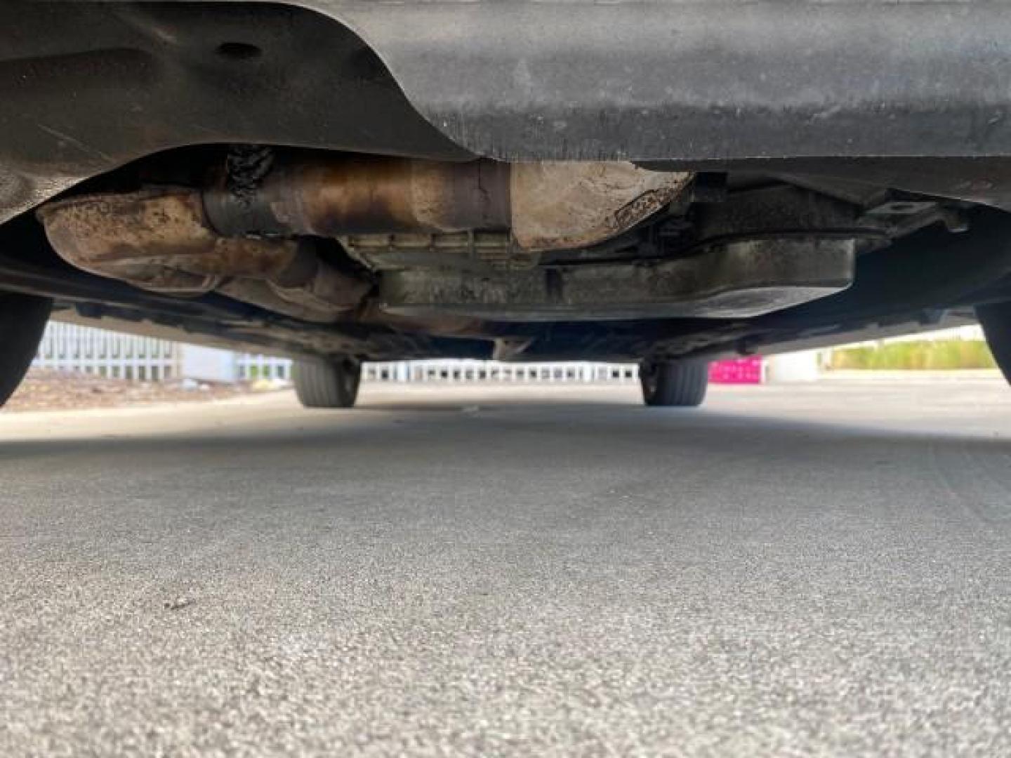 2000 Medium Royal Blue Metallic /Medium Graphite Ford Taurus SEL (1FAFP56S0YA) with an 3.0L DOHC SMPI 24-Valve V6 Duratec Engine engine, Automatic transmission, located at 4701 North Dixie Hwy, Pompano Beach, FL, 33064, (954) 422-2889, 26.240938, -80.123474 - OUR WEBPAGE FLORIDACARS1.COM HAS OVER 100 PHOTOS AND FREE CARFAX LINK 2000 FORD TAURUS SEL VIN: 1FAFP56S0YA125006 1 F A F P 5 6 S 0 Y A 1 2 5 0 0 6 SEDAN 4 DR 3.0L V6 F DOHC 24V GASOLINE 28 MPG FRONT WHEEL DRIVE Features ABS Brakes Air Conditioning Alloy Wheels AM/FM Stereo Automatic Transmission Au - Photo#21