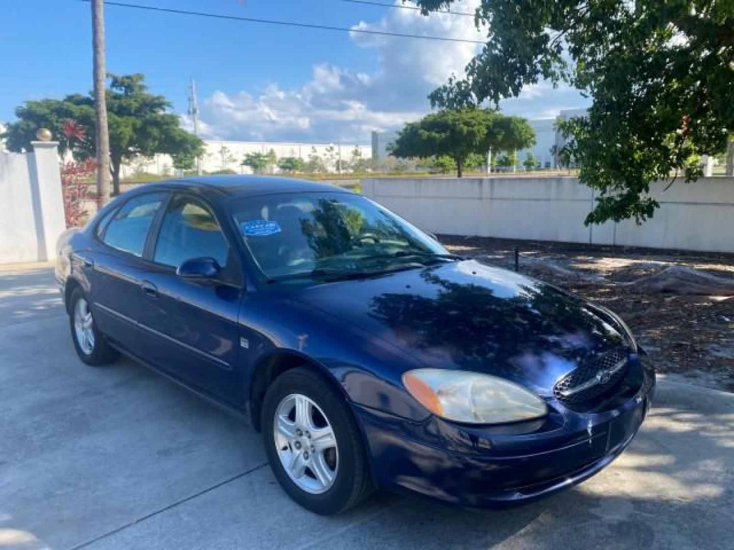 2000 Medium Royal Blue Metallic /Medium Graphite Ford Taurus SEL (1FAFP56S0YA) with an 3.0L DOHC SMPI 24-Valve V6 Duratec Engine engine, Automatic transmission, located at 4701 North Dixie Hwy, Pompano Beach, FL, 33064, (954) 422-2889, 26.240938, -80.123474 - OUR WEBPAGE FLORIDACARS1.COM HAS OVER 100 PHOTOS AND FREE CARFAX LINK 2000 FORD TAURUS SEL VIN: 1FAFP56S0YA125006 1 F A F P 5 6 S 0 Y A 1 2 5 0 0 6 SEDAN 4 DR 3.0L V6 F DOHC 24V GASOLINE 28 MPG FRONT WHEEL DRIVE Features ABS Brakes Air Conditioning Alloy Wheels AM/FM Stereo Automatic Transmission Au - Photo#24