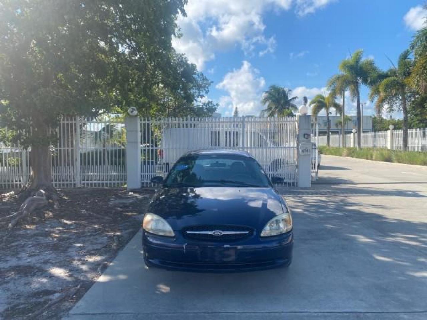 2000 Medium Royal Blue Metallic /Medium Graphite Ford Taurus SEL (1FAFP56S0YA) with an 3.0L DOHC SMPI 24-Valve V6 Duratec Engine engine, Automatic transmission, located at 4701 North Dixie Hwy, Pompano Beach, FL, 33064, (954) 422-2889, 26.240938, -80.123474 - OUR WEBPAGE FLORIDACARS1.COM HAS OVER 100 PHOTOS AND FREE CARFAX LINK 2000 FORD TAURUS SEL VIN: 1FAFP56S0YA125006 1 F A F P 5 6 S 0 Y A 1 2 5 0 0 6 SEDAN 4 DR 3.0L V6 F DOHC 24V GASOLINE 28 MPG FRONT WHEEL DRIVE Features ABS Brakes Air Conditioning Alloy Wheels AM/FM Stereo Automatic Transmission Au - Photo#27