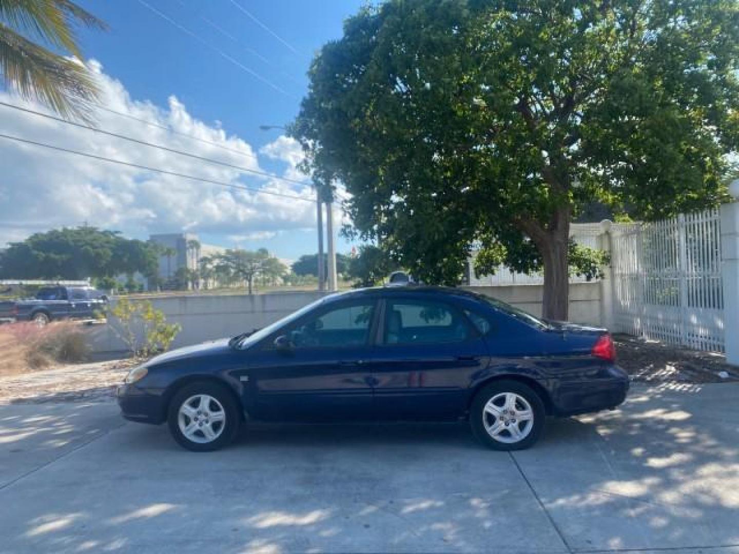 2000 Medium Royal Blue Metallic /Medium Graphite Ford Taurus SEL (1FAFP56S0YA) with an 3.0L DOHC SMPI 24-Valve V6 Duratec Engine engine, Automatic transmission, located at 4701 North Dixie Hwy, Pompano Beach, FL, 33064, (954) 422-2889, 26.240938, -80.123474 - OUR WEBPAGE FLORIDACARS1.COM HAS OVER 100 PHOTOS AND FREE CARFAX LINK 2000 FORD TAURUS SEL VIN: 1FAFP56S0YA125006 1 F A F P 5 6 S 0 Y A 1 2 5 0 0 6 SEDAN 4 DR 3.0L V6 F DOHC 24V GASOLINE 28 MPG FRONT WHEEL DRIVE Features ABS Brakes Air Conditioning Alloy Wheels AM/FM Stereo Automatic Transmission Au - Photo#31