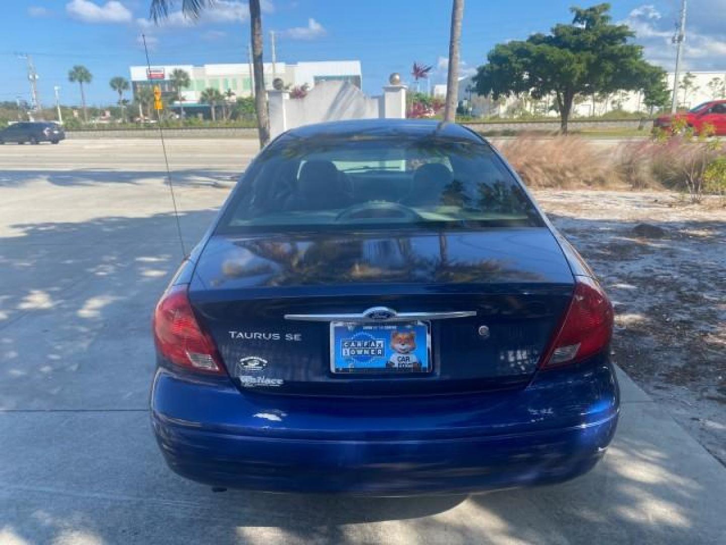 2000 Medium Royal Blue Metallic /Medium Graphite Ford Taurus SEL (1FAFP56S0YA) with an 3.0L DOHC SMPI 24-Valve V6 Duratec Engine engine, Automatic transmission, located at 4701 North Dixie Hwy, Pompano Beach, FL, 33064, (954) 422-2889, 26.240938, -80.123474 - OUR WEBPAGE FLORIDACARS1.COM HAS OVER 100 PHOTOS AND FREE CARFAX LINK 2000 FORD TAURUS SEL VIN: 1FAFP56S0YA125006 1 F A F P 5 6 S 0 Y A 1 2 5 0 0 6 SEDAN 4 DR 3.0L V6 F DOHC 24V GASOLINE 28 MPG FRONT WHEEL DRIVE Features ABS Brakes Air Conditioning Alloy Wheels AM/FM Stereo Automatic Transmission Au - Photo#36