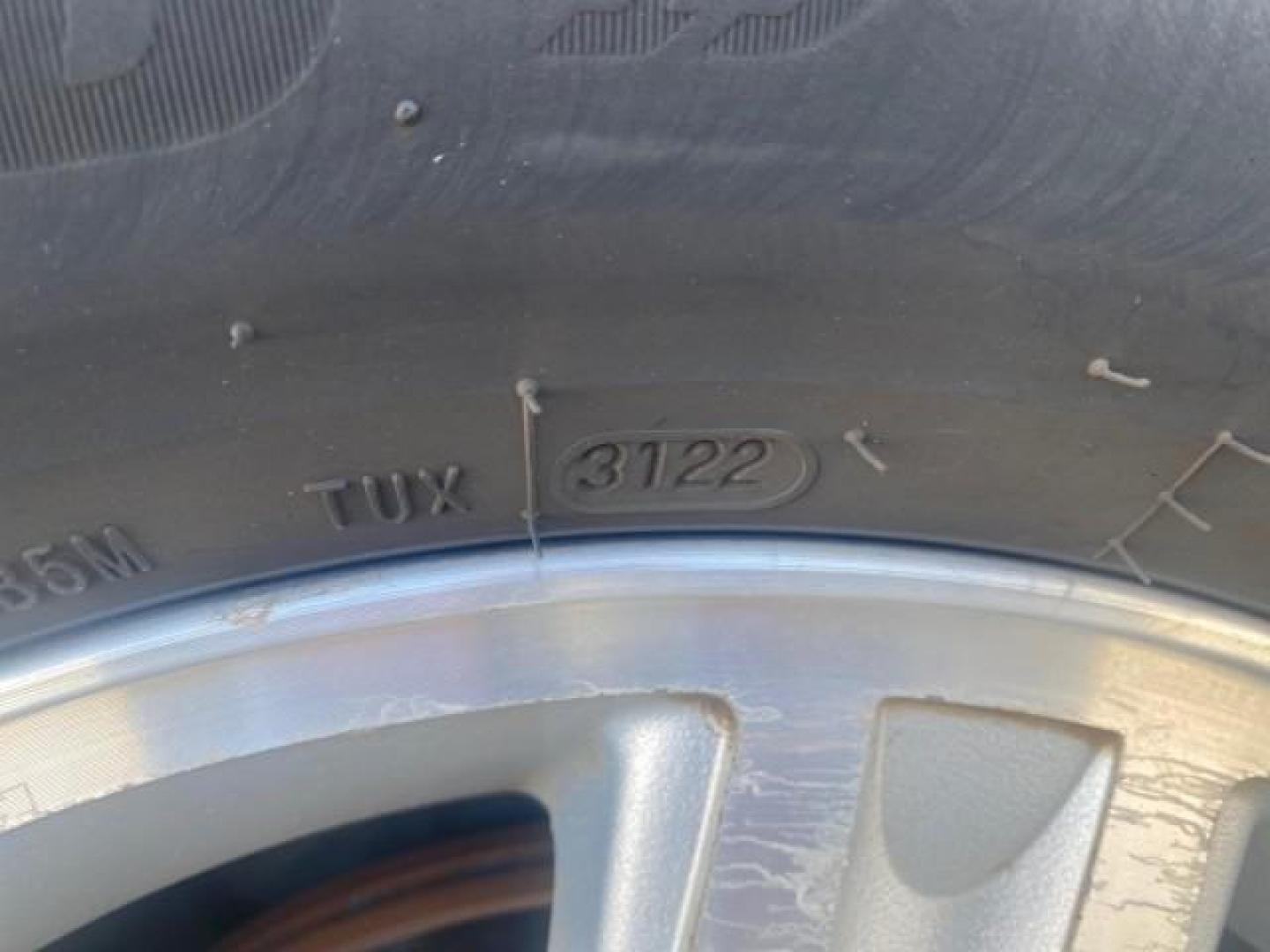 2000 Medium Royal Blue Metallic /Medium Graphite Ford Taurus SEL (1FAFP56S0YA) with an 3.0L DOHC SMPI 24-Valve V6 Duratec Engine engine, Automatic transmission, located at 4701 North Dixie Hwy, Pompano Beach, FL, 33064, (954) 422-2889, 26.240938, -80.123474 - OUR WEBPAGE FLORIDACARS1.COM HAS OVER 100 PHOTOS AND FREE CARFAX LINK 2000 FORD TAURUS SEL VIN: 1FAFP56S0YA125006 1 F A F P 5 6 S 0 Y A 1 2 5 0 0 6 SEDAN 4 DR 3.0L V6 F DOHC 24V GASOLINE 28 MPG FRONT WHEEL DRIVE Features ABS Brakes Air Conditioning Alloy Wheels AM/FM Stereo Automatic Transmission Au - Photo#41