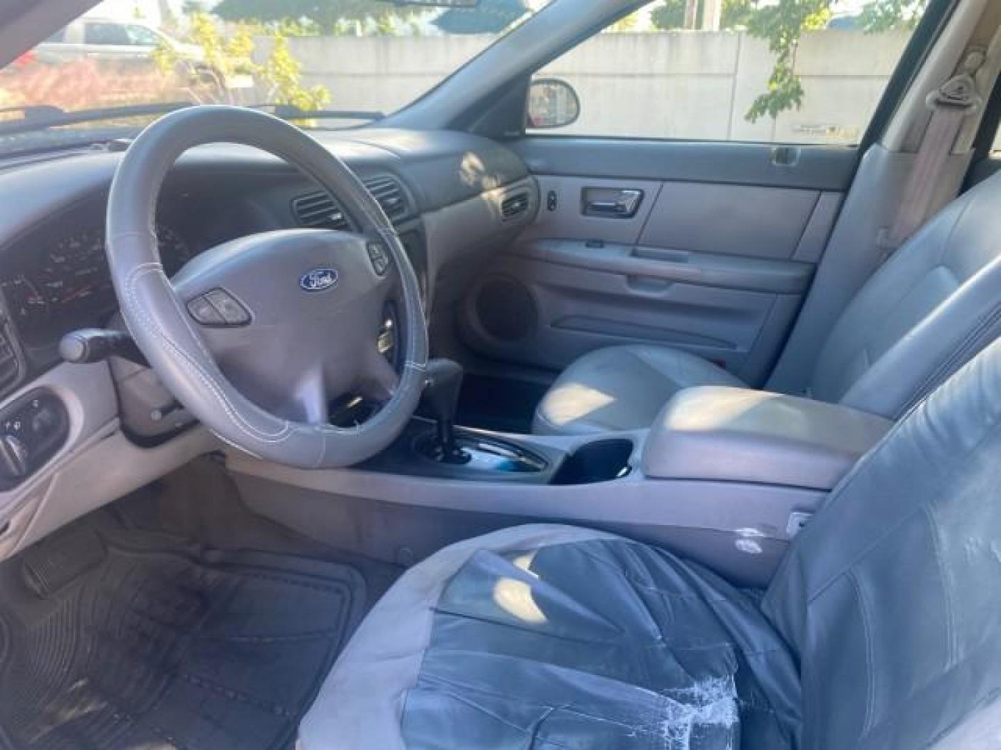 2000 Medium Royal Blue Metallic /Medium Graphite Ford Taurus SEL (1FAFP56S0YA) with an 3.0L DOHC SMPI 24-Valve V6 Duratec Engine engine, Automatic transmission, located at 4701 North Dixie Hwy, Pompano Beach, FL, 33064, (954) 422-2889, 26.240938, -80.123474 - OUR WEBPAGE FLORIDACARS1.COM HAS OVER 100 PHOTOS AND FREE CARFAX LINK 2000 FORD TAURUS SEL VIN: 1FAFP56S0YA125006 1 F A F P 5 6 S 0 Y A 1 2 5 0 0 6 SEDAN 4 DR 3.0L V6 F DOHC 24V GASOLINE 28 MPG FRONT WHEEL DRIVE Features ABS Brakes Air Conditioning Alloy Wheels AM/FM Stereo Automatic Transmission Au - Photo#46