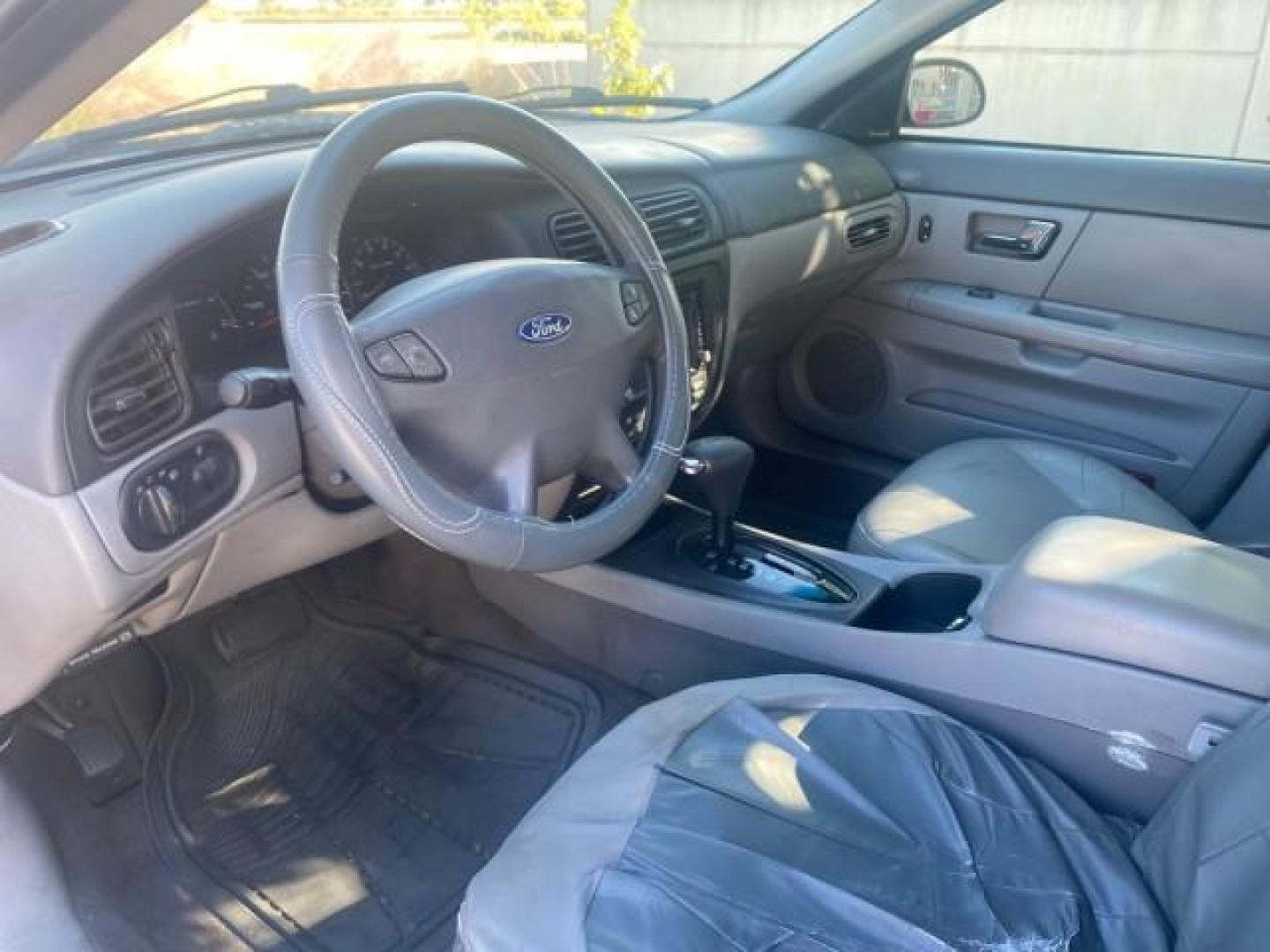 2000 Medium Royal Blue Metallic /Medium Graphite Ford Taurus SEL (1FAFP56S0YA) with an 3.0L DOHC SMPI 24-Valve V6 Duratec Engine engine, Automatic transmission, located at 4701 North Dixie Hwy, Pompano Beach, FL, 33064, (954) 422-2889, 26.240938, -80.123474 - OUR WEBPAGE FLORIDACARS1.COM HAS OVER 100 PHOTOS AND FREE CARFAX LINK 2000 FORD TAURUS SEL VIN: 1FAFP56S0YA125006 1 F A F P 5 6 S 0 Y A 1 2 5 0 0 6 SEDAN 4 DR 3.0L V6 F DOHC 24V GASOLINE 28 MPG FRONT WHEEL DRIVE Features ABS Brakes Air Conditioning Alloy Wheels AM/FM Stereo Automatic Transmission Au - Photo#47