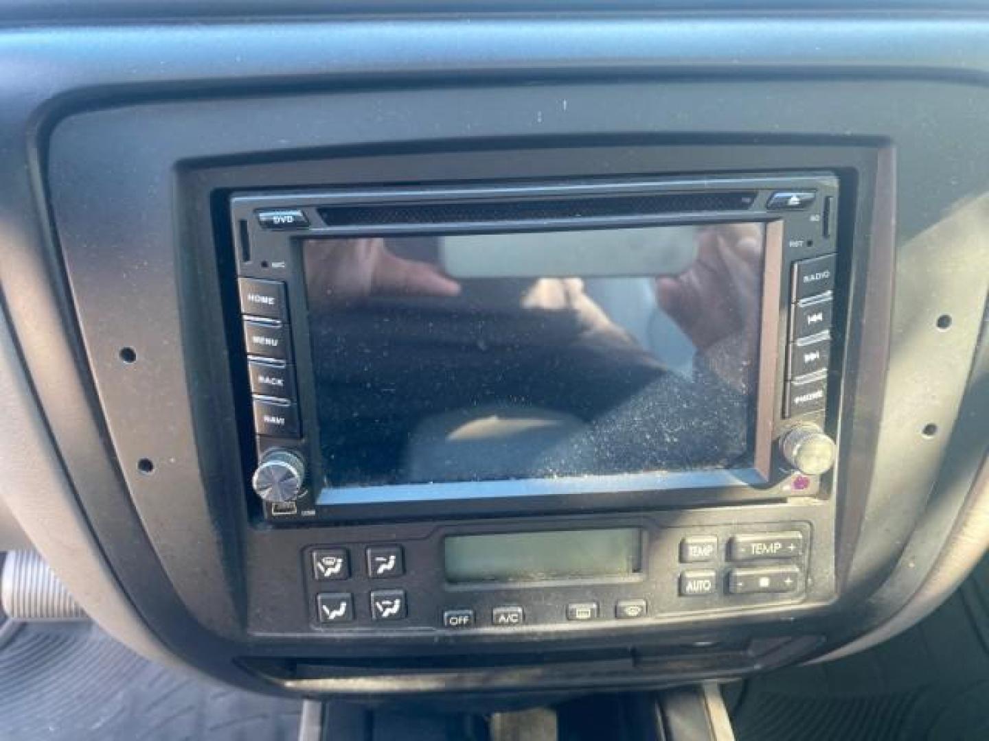 2000 Medium Royal Blue Metallic /Medium Graphite Ford Taurus SEL (1FAFP56S0YA) with an 3.0L DOHC SMPI 24-Valve V6 Duratec Engine engine, Automatic transmission, located at 4701 North Dixie Hwy, Pompano Beach, FL, 33064, (954) 422-2889, 26.240938, -80.123474 - OUR WEBPAGE FLORIDACARS1.COM HAS OVER 100 PHOTOS AND FREE CARFAX LINK 2000 FORD TAURUS SEL VIN: 1FAFP56S0YA125006 1 F A F P 5 6 S 0 Y A 1 2 5 0 0 6 SEDAN 4 DR 3.0L V6 F DOHC 24V GASOLINE 28 MPG FRONT WHEEL DRIVE Features ABS Brakes Air Conditioning Alloy Wheels AM/FM Stereo Automatic Transmission Au - Photo#58