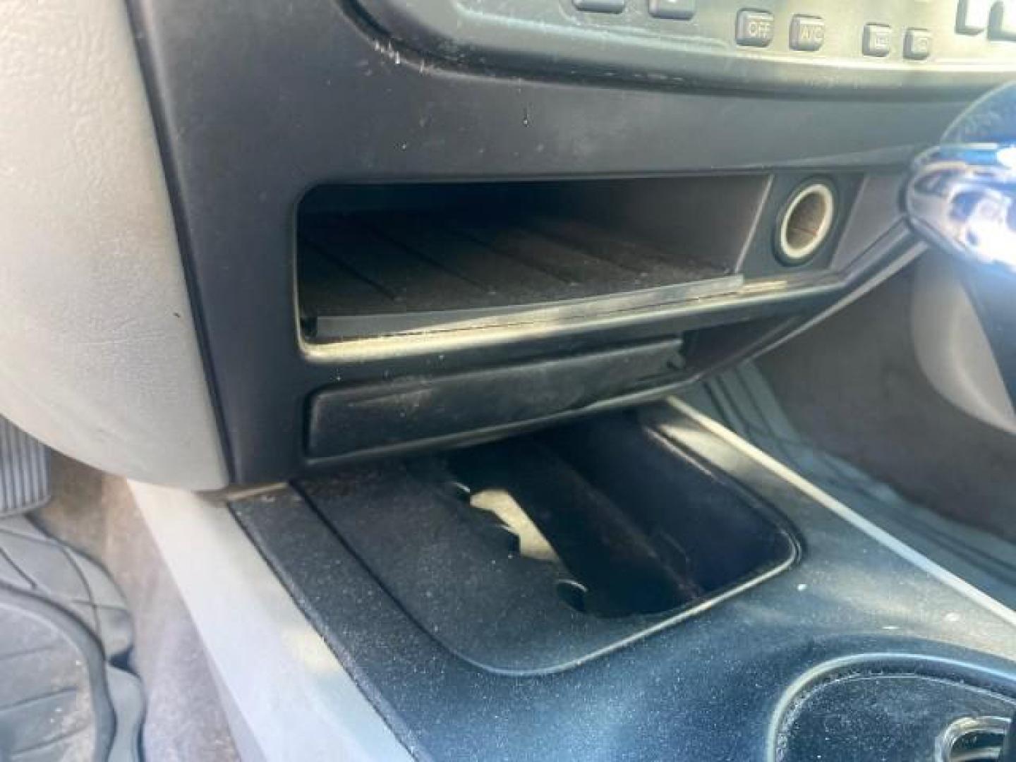 2000 Medium Royal Blue Metallic /Medium Graphite Ford Taurus SEL (1FAFP56S0YA) with an 3.0L DOHC SMPI 24-Valve V6 Duratec Engine engine, Automatic transmission, located at 4701 North Dixie Hwy, Pompano Beach, FL, 33064, (954) 422-2889, 26.240938, -80.123474 - OUR WEBPAGE FLORIDACARS1.COM HAS OVER 100 PHOTOS AND FREE CARFAX LINK 2000 FORD TAURUS SEL VIN: 1FAFP56S0YA125006 1 F A F P 5 6 S 0 Y A 1 2 5 0 0 6 SEDAN 4 DR 3.0L V6 F DOHC 24V GASOLINE 28 MPG FRONT WHEEL DRIVE Features ABS Brakes Air Conditioning Alloy Wheels AM/FM Stereo Automatic Transmission Au - Photo#60