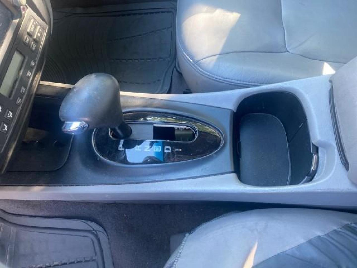 2000 Medium Royal Blue Metallic /Medium Graphite Ford Taurus SEL (1FAFP56S0YA) with an 3.0L DOHC SMPI 24-Valve V6 Duratec Engine engine, Automatic transmission, located at 4701 North Dixie Hwy, Pompano Beach, FL, 33064, (954) 422-2889, 26.240938, -80.123474 - OUR WEBPAGE FLORIDACARS1.COM HAS OVER 100 PHOTOS AND FREE CARFAX LINK 2000 FORD TAURUS SEL VIN: 1FAFP56S0YA125006 1 F A F P 5 6 S 0 Y A 1 2 5 0 0 6 SEDAN 4 DR 3.0L V6 F DOHC 24V GASOLINE 28 MPG FRONT WHEEL DRIVE Features ABS Brakes Air Conditioning Alloy Wheels AM/FM Stereo Automatic Transmission Au - Photo#61