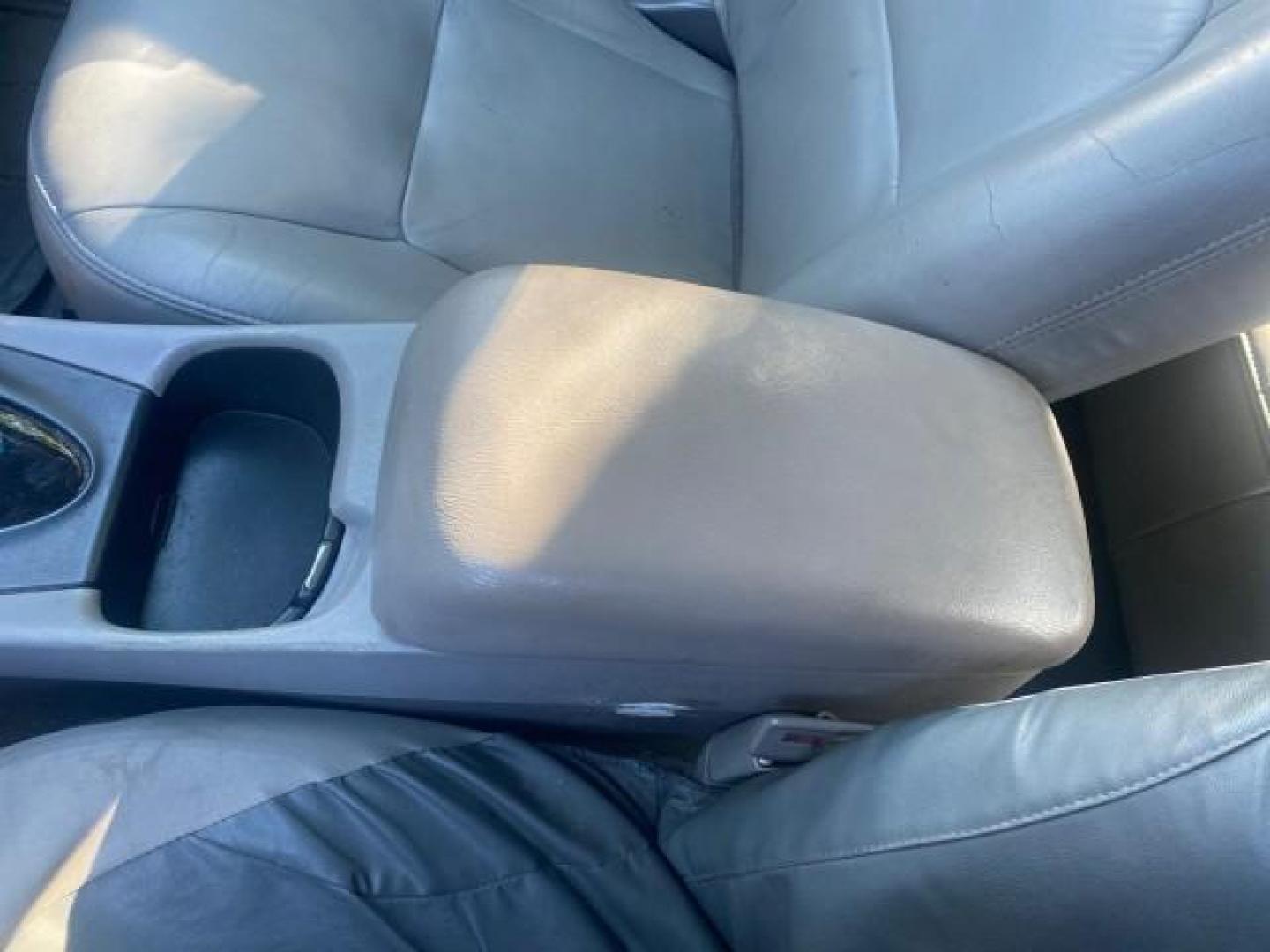 2000 Medium Royal Blue Metallic /Medium Graphite Ford Taurus SEL (1FAFP56S0YA) with an 3.0L DOHC SMPI 24-Valve V6 Duratec Engine engine, Automatic transmission, located at 4701 North Dixie Hwy, Pompano Beach, FL, 33064, (954) 422-2889, 26.240938, -80.123474 - OUR WEBPAGE FLORIDACARS1.COM HAS OVER 100 PHOTOS AND FREE CARFAX LINK 2000 FORD TAURUS SEL VIN: 1FAFP56S0YA125006 1 F A F P 5 6 S 0 Y A 1 2 5 0 0 6 SEDAN 4 DR 3.0L V6 F DOHC 24V GASOLINE 28 MPG FRONT WHEEL DRIVE Features ABS Brakes Air Conditioning Alloy Wheels AM/FM Stereo Automatic Transmission Au - Photo#62