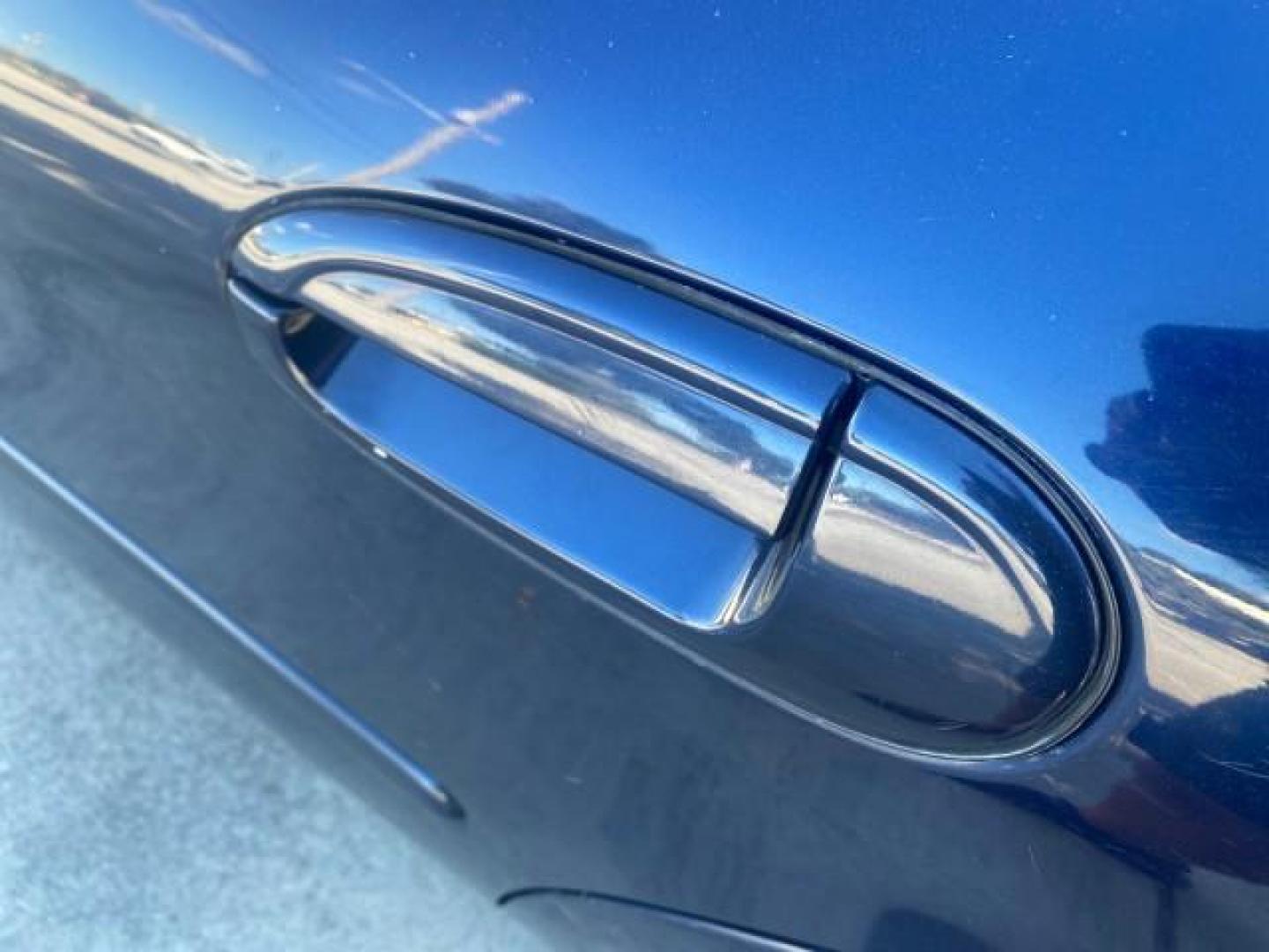 2000 Medium Royal Blue Metallic /Medium Graphite Ford Taurus SEL (1FAFP56S0YA) with an 3.0L DOHC SMPI 24-Valve V6 Duratec Engine engine, Automatic transmission, located at 4701 North Dixie Hwy, Pompano Beach, FL, 33064, (954) 422-2889, 26.240938, -80.123474 - OUR WEBPAGE FLORIDACARS1.COM HAS OVER 100 PHOTOS AND FREE CARFAX LINK 2000 FORD TAURUS SEL VIN: 1FAFP56S0YA125006 1 F A F P 5 6 S 0 Y A 1 2 5 0 0 6 SEDAN 4 DR 3.0L V6 F DOHC 24V GASOLINE 28 MPG FRONT WHEEL DRIVE Features ABS Brakes Air Conditioning Alloy Wheels AM/FM Stereo Automatic Transmission Au - Photo#72