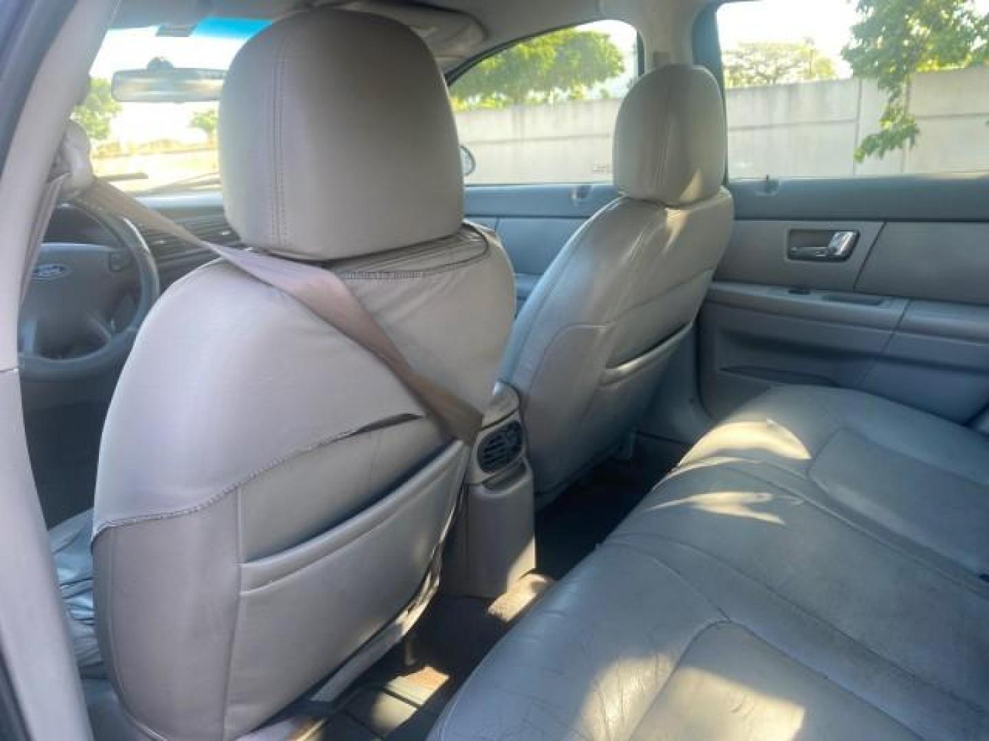 2000 Medium Royal Blue Metallic /Medium Graphite Ford Taurus SEL (1FAFP56S0YA) with an 3.0L DOHC SMPI 24-Valve V6 Duratec Engine engine, Automatic transmission, located at 4701 North Dixie Hwy, Pompano Beach, FL, 33064, (954) 422-2889, 26.240938, -80.123474 - OUR WEBPAGE FLORIDACARS1.COM HAS OVER 100 PHOTOS AND FREE CARFAX LINK 2000 FORD TAURUS SEL VIN: 1FAFP56S0YA125006 1 F A F P 5 6 S 0 Y A 1 2 5 0 0 6 SEDAN 4 DR 3.0L V6 F DOHC 24V GASOLINE 28 MPG FRONT WHEEL DRIVE Features ABS Brakes Air Conditioning Alloy Wheels AM/FM Stereo Automatic Transmission Au - Photo#78