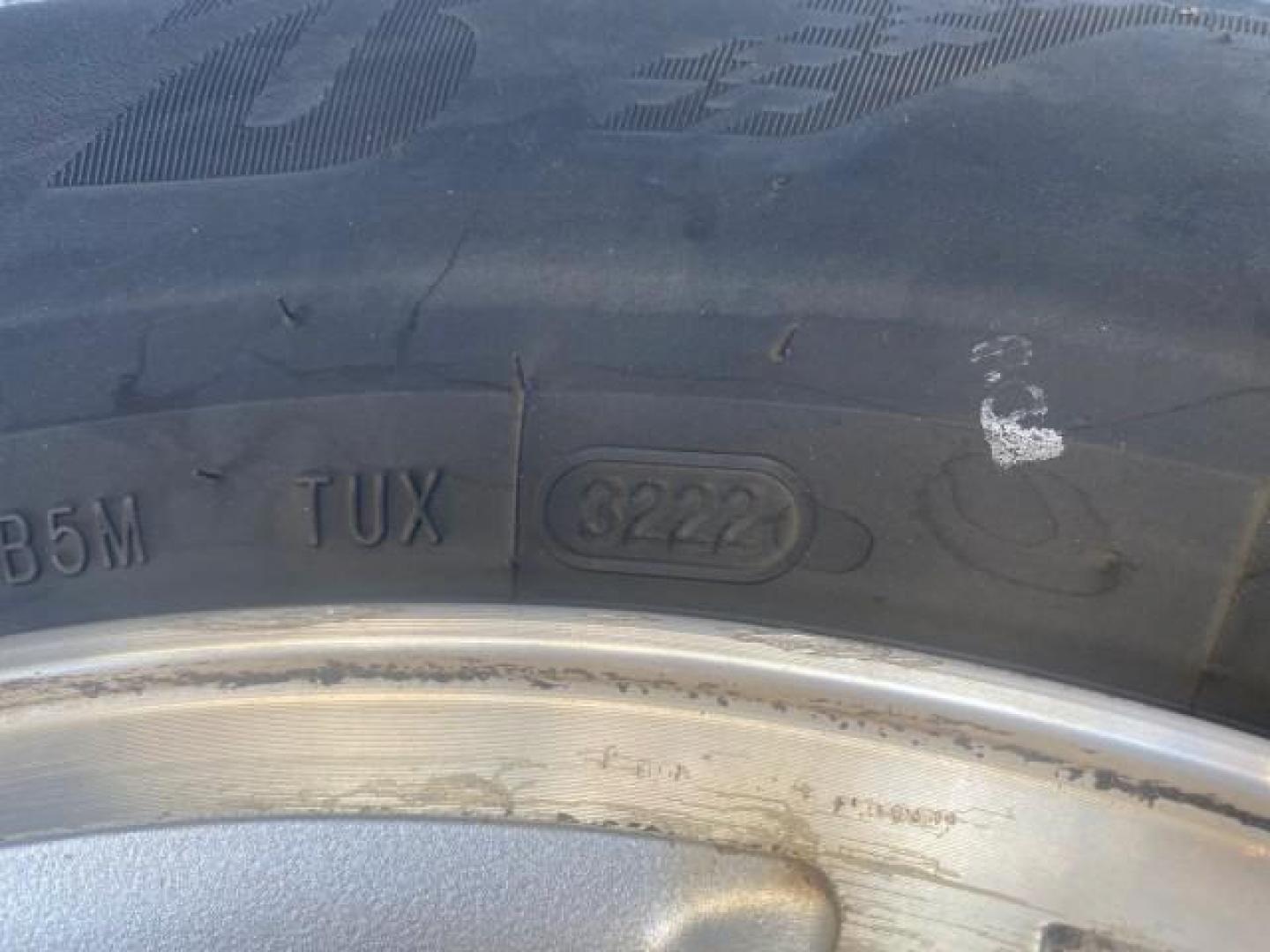 2000 Medium Royal Blue Metallic /Medium Graphite Ford Taurus SEL (1FAFP56S0YA) with an 3.0L DOHC SMPI 24-Valve V6 Duratec Engine engine, Automatic transmission, located at 4701 North Dixie Hwy, Pompano Beach, FL, 33064, (954) 422-2889, 26.240938, -80.123474 - OUR WEBPAGE FLORIDACARS1.COM HAS OVER 100 PHOTOS AND FREE CARFAX LINK 2000 FORD TAURUS SEL VIN: 1FAFP56S0YA125006 1 F A F P 5 6 S 0 Y A 1 2 5 0 0 6 SEDAN 4 DR 3.0L V6 F DOHC 24V GASOLINE 28 MPG FRONT WHEEL DRIVE Features ABS Brakes Air Conditioning Alloy Wheels AM/FM Stereo Automatic Transmission Au - Photo#83