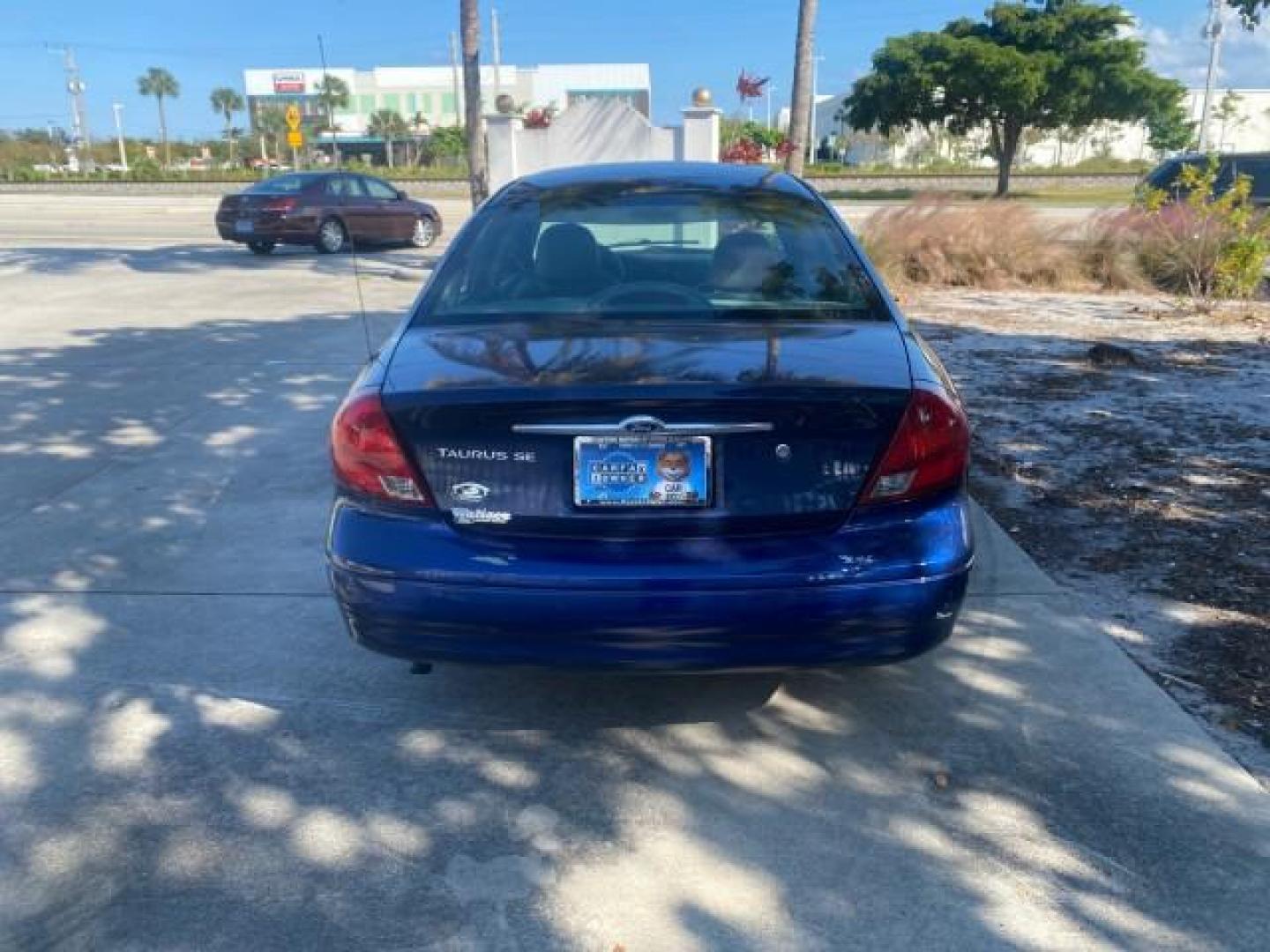 2000 Medium Royal Blue Metallic /Medium Graphite Ford Taurus SEL (1FAFP56S0YA) with an 3.0L DOHC SMPI 24-Valve V6 Duratec Engine engine, Automatic transmission, located at 4701 North Dixie Hwy, Pompano Beach, FL, 33064, (954) 422-2889, 26.240938, -80.123474 - OUR WEBPAGE FLORIDACARS1.COM HAS OVER 100 PHOTOS AND FREE CARFAX LINK 2000 FORD TAURUS SEL VIN: 1FAFP56S0YA125006 1 F A F P 5 6 S 0 Y A 1 2 5 0 0 6 SEDAN 4 DR 3.0L V6 F DOHC 24V GASOLINE 28 MPG FRONT WHEEL DRIVE Features ABS Brakes Air Conditioning Alloy Wheels AM/FM Stereo Automatic Transmission Au - Photo#84