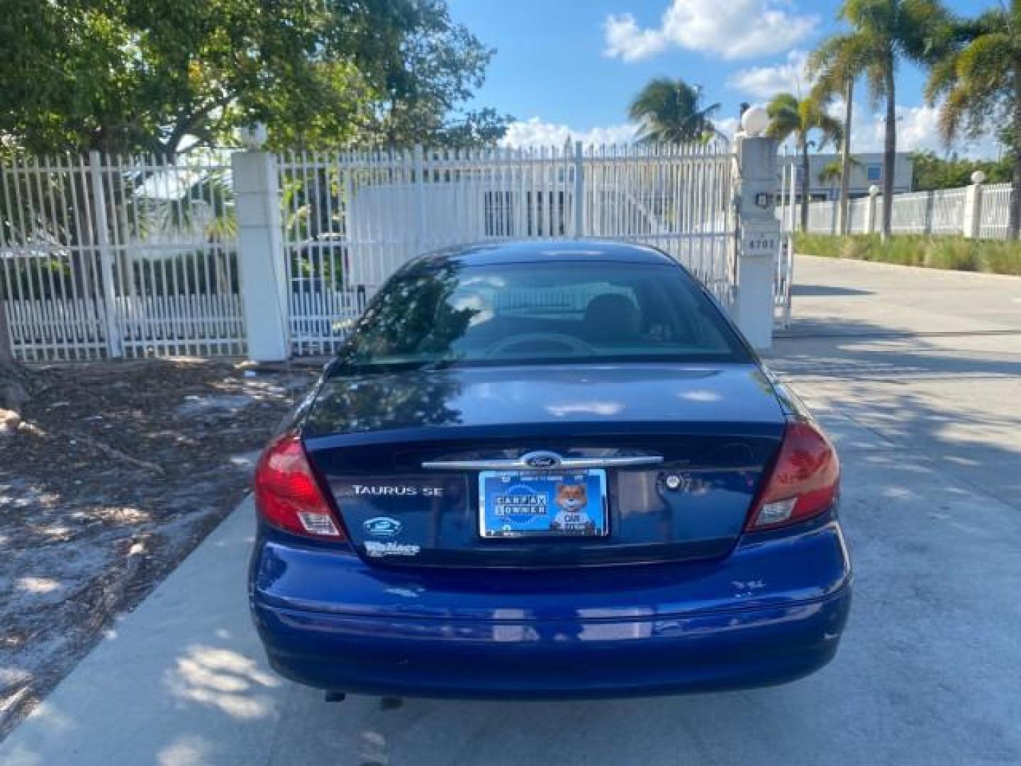 2000 Medium Royal Blue Metallic /Medium Graphite Ford Taurus SEL (1FAFP56S0YA) with an 3.0L DOHC SMPI 24-Valve V6 Duratec Engine engine, Automatic transmission, located at 4701 North Dixie Hwy, Pompano Beach, FL, 33064, (954) 422-2889, 26.240938, -80.123474 - OUR WEBPAGE FLORIDACARS1.COM HAS OVER 100 PHOTOS AND FREE CARFAX LINK 2000 FORD TAURUS SEL VIN: 1FAFP56S0YA125006 1 F A F P 5 6 S 0 Y A 1 2 5 0 0 6 SEDAN 4 DR 3.0L V6 F DOHC 24V GASOLINE 28 MPG FRONT WHEEL DRIVE Features ABS Brakes Air Conditioning Alloy Wheels AM/FM Stereo Automatic Transmission Au - Photo#91